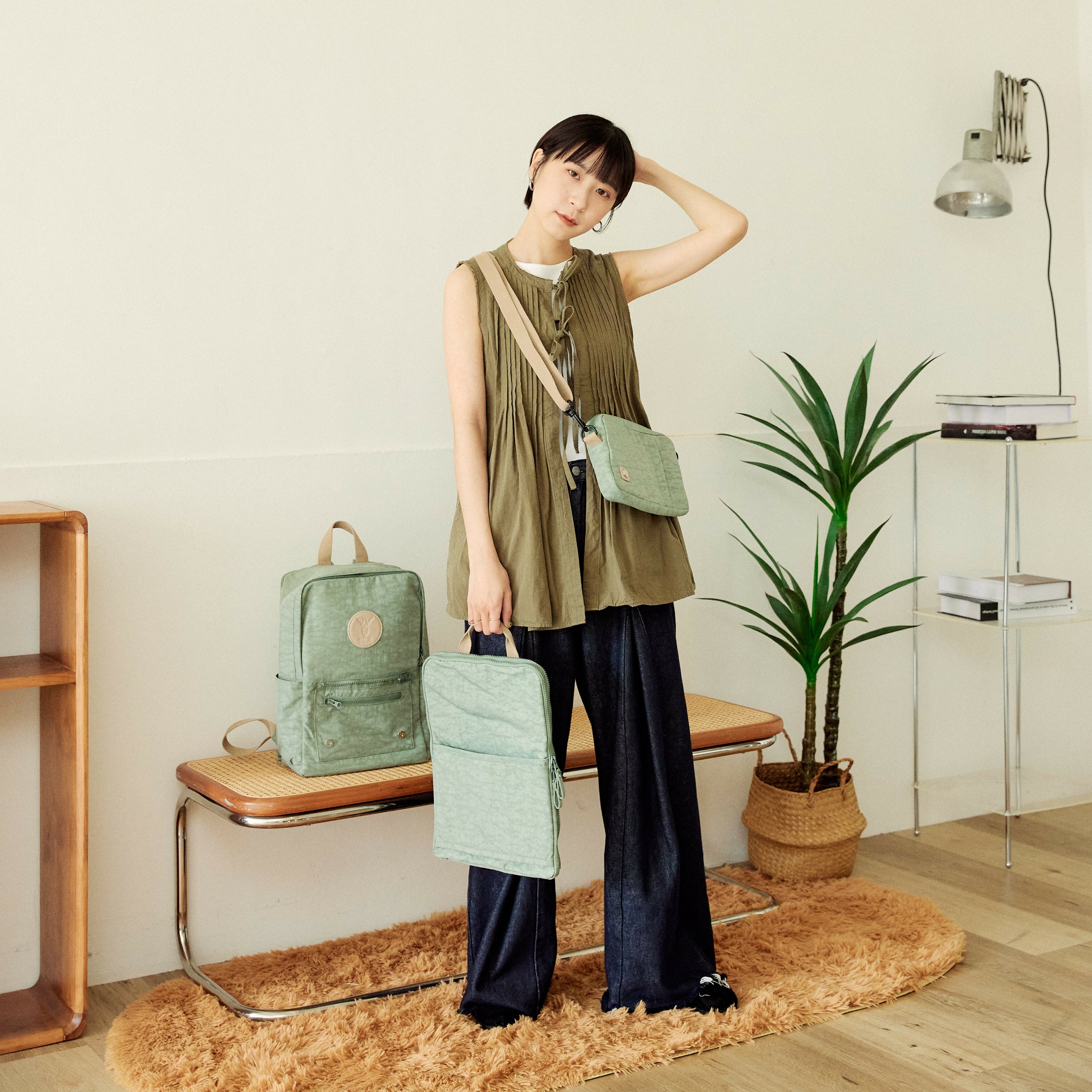 一代城市探索後背包(草綠)model正面照