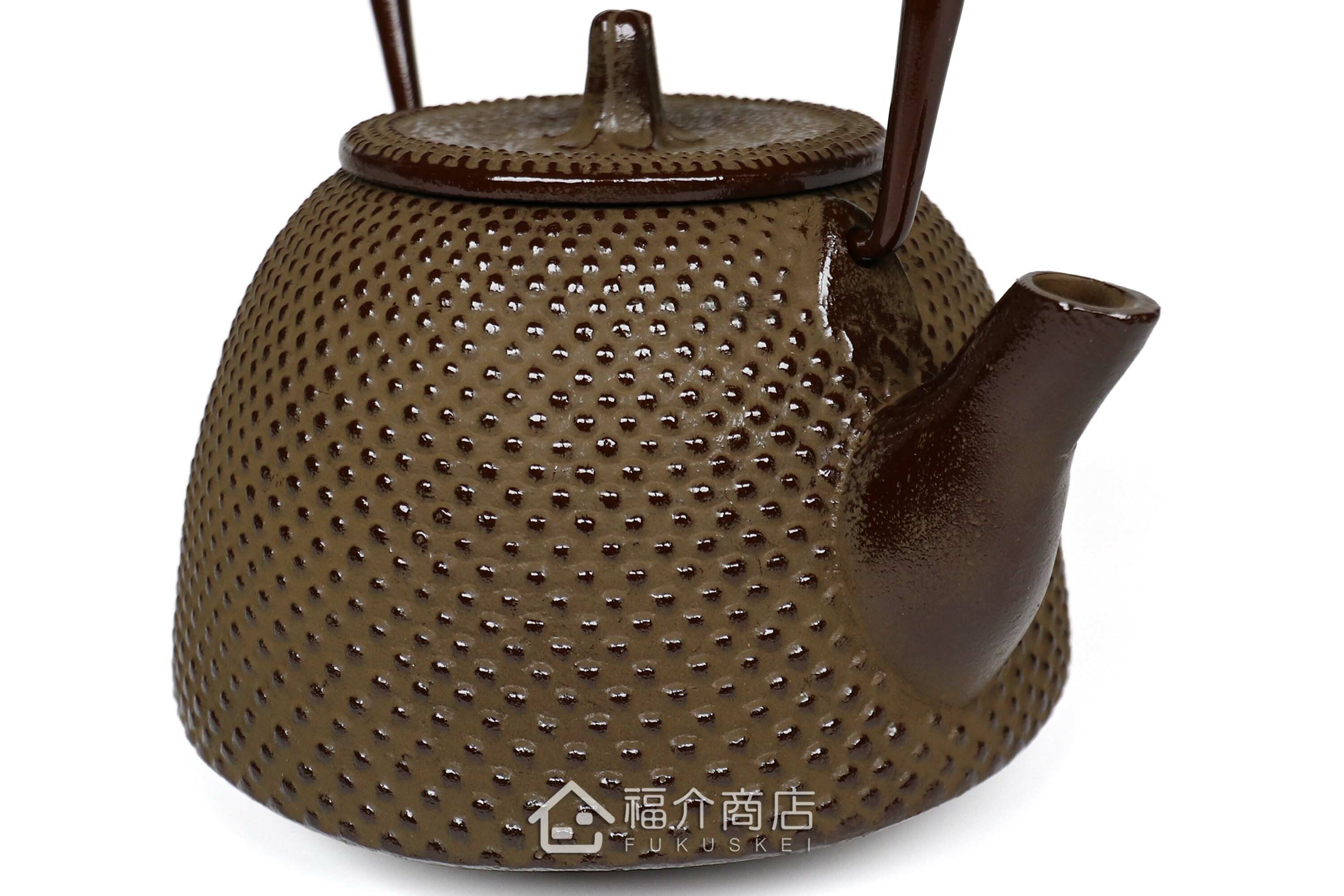 岩戶鑄工所製作的日本泡茶壺,茶色霰紋造型壺身