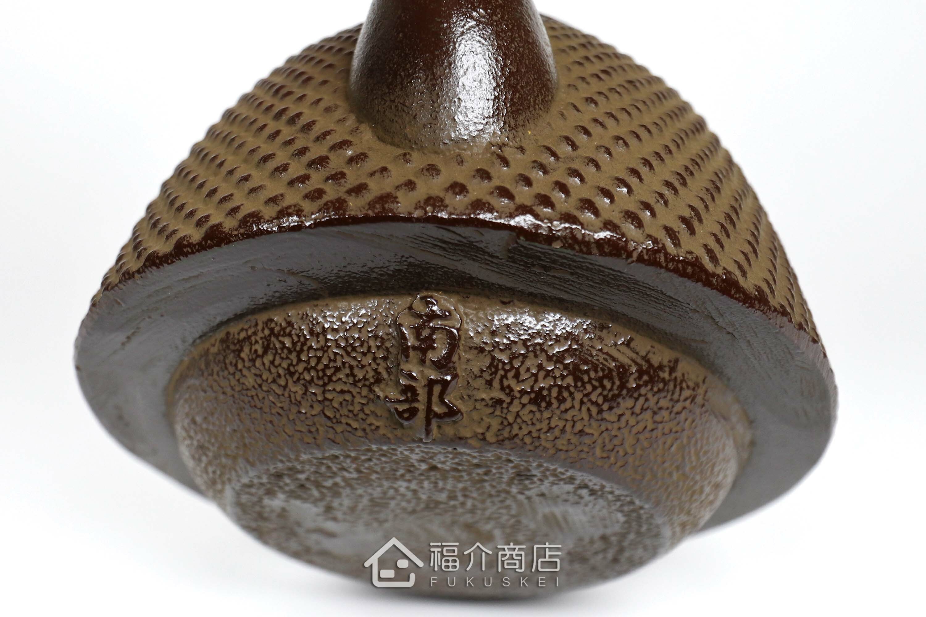 岩戶鑄工所製作的日本泡茶壺,茶色霰紋造型壺身