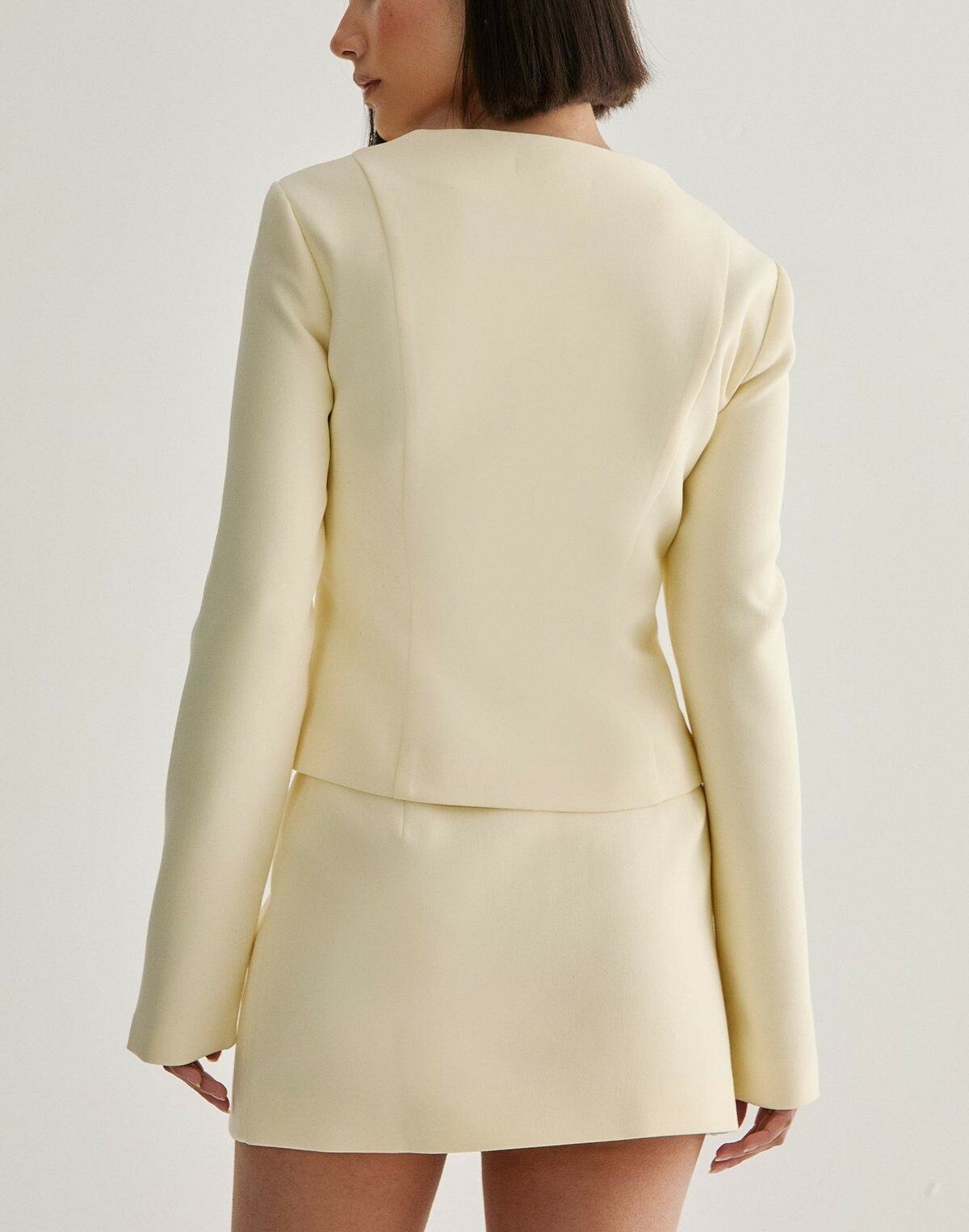 Butter Lemon奶油檸檬色扣帶上衣+腰帶短裙套裝