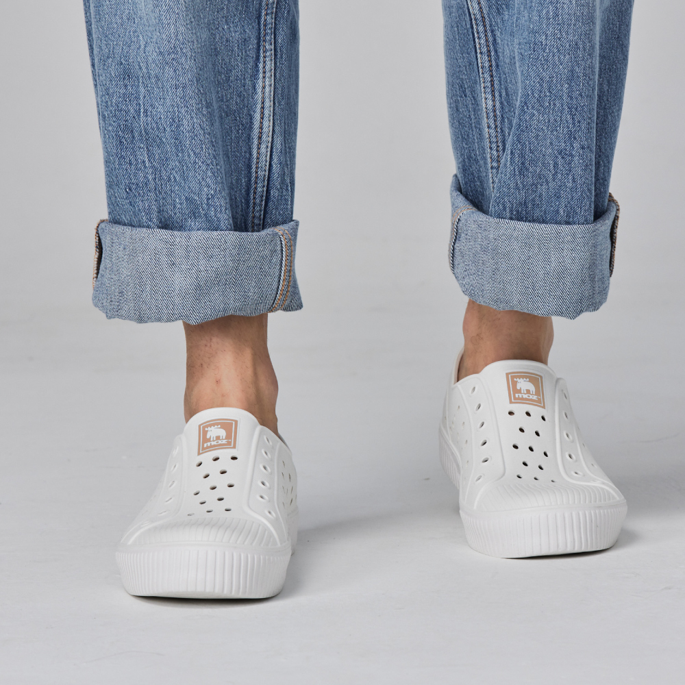 moz瑞典 駝鹿 雙色洞洞餅乾水鞋 (白/奶茶標) 全球首創 舒適厚底 防潑水-附鞋扣