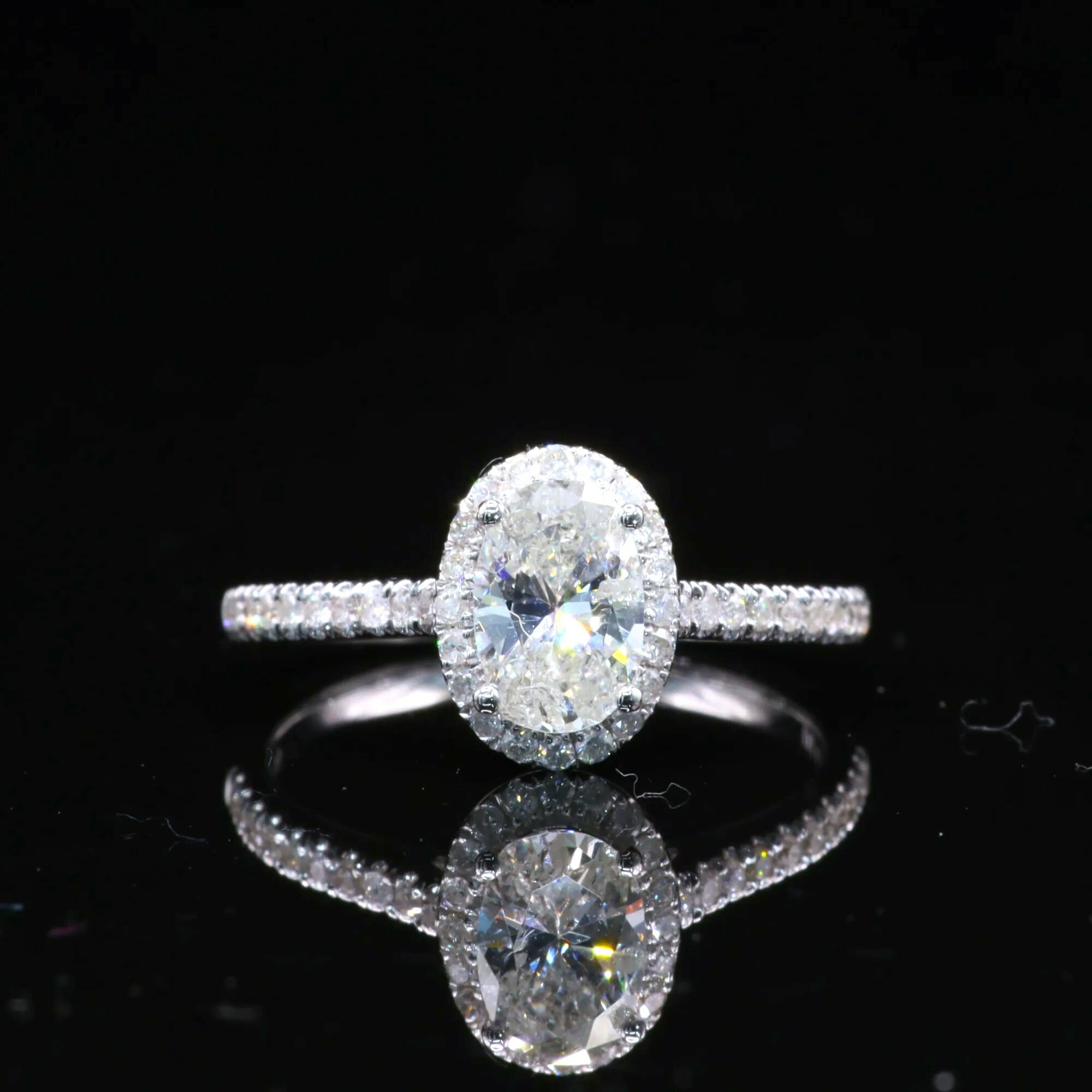 18K White Gold 0.82ct Oval Cut Diamond Ring