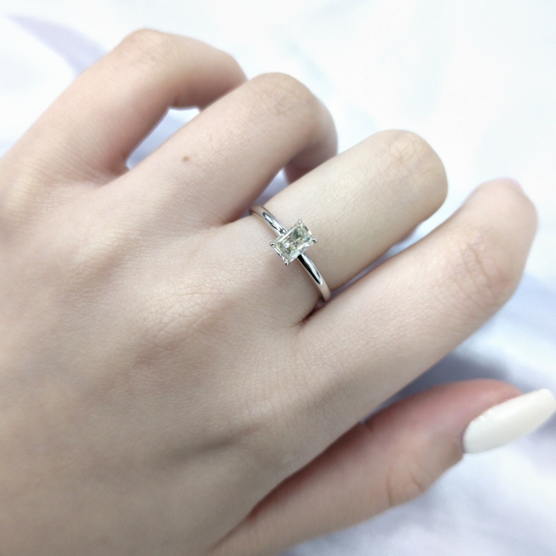 18K White Gold 0.46ct Rectangular Cut Diamond Ring