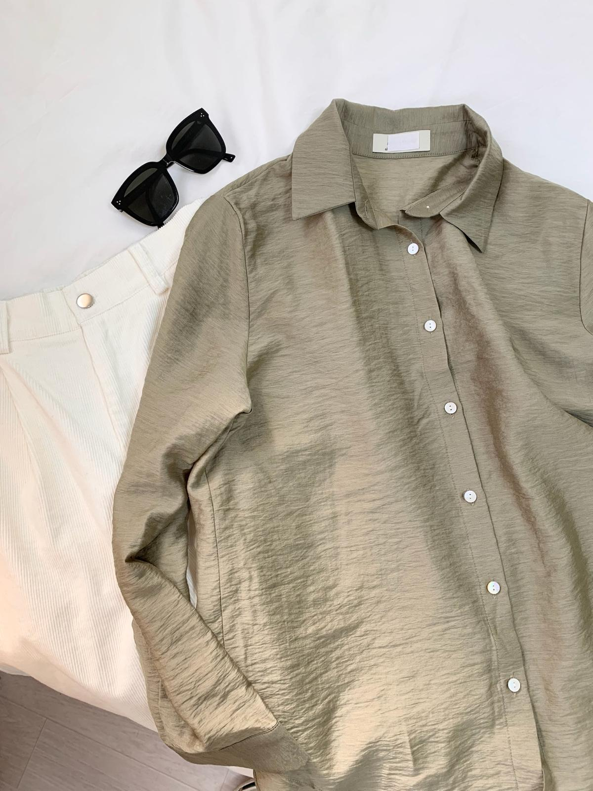 貝殼鈕輕薄恤衫(橄欖綠)