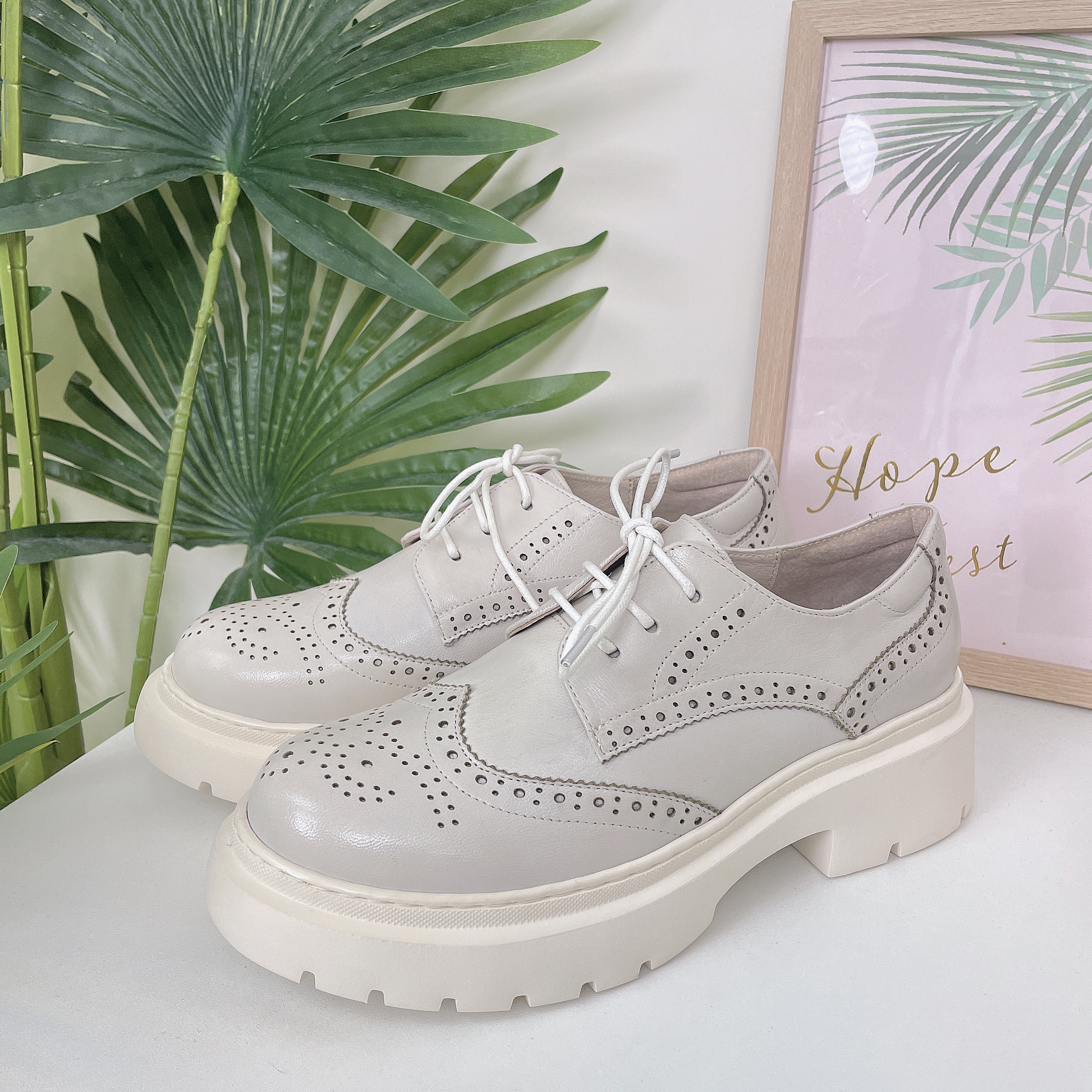 (O) 意大利羊皮通花綁帶鞋 (前高半吋 後高1.5吋) (正常碼)  958-10 #2803