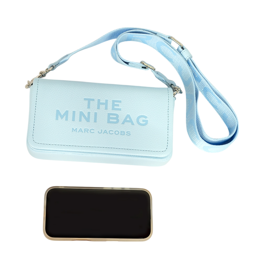 【MARC JACOBS】粒面皮革迷你斜背包WOC/手拿包(雲藍色)2S4SMN080S02 465