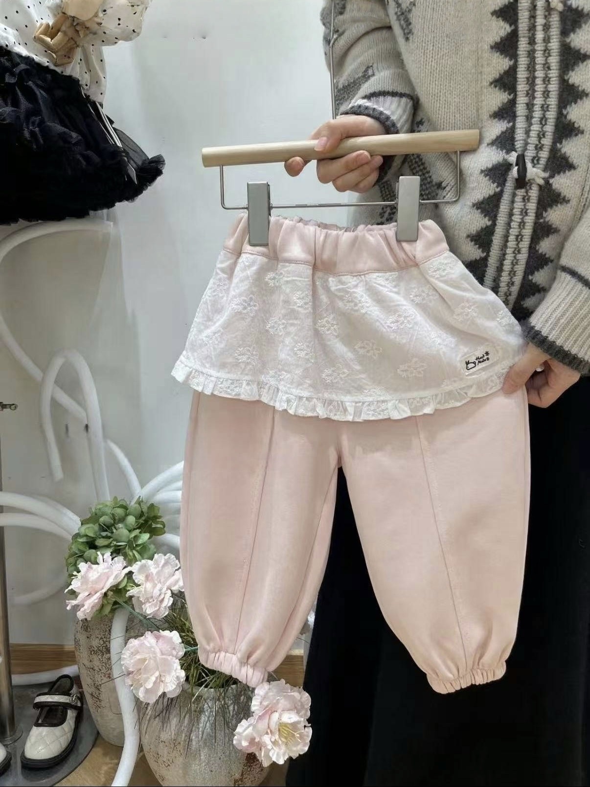 蕾絲拼接休閒褲