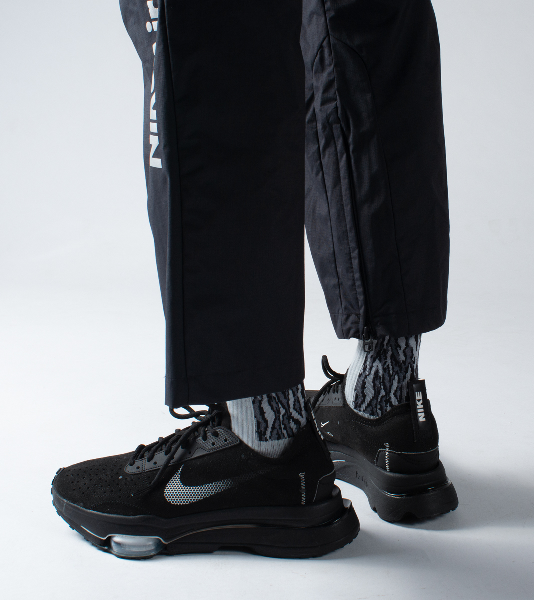 Nozzle Quiz 中高筒休閒襪 萊卡 彈性纖維 黑銀/灰焰 Landing R 中筒休閒襪