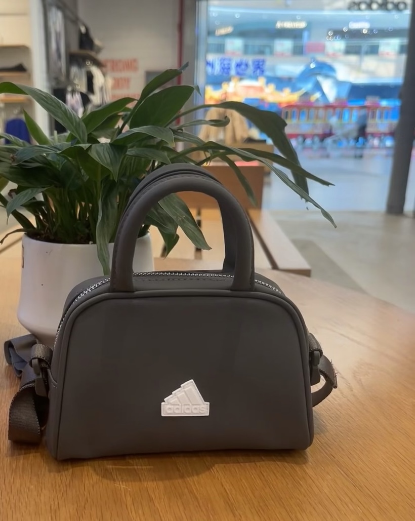 【預購】J0221902 adidas 斜挎手提包 灰色