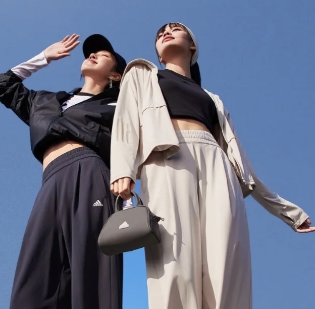 【預購】J0221902 adidas 斜挎手提包 灰色