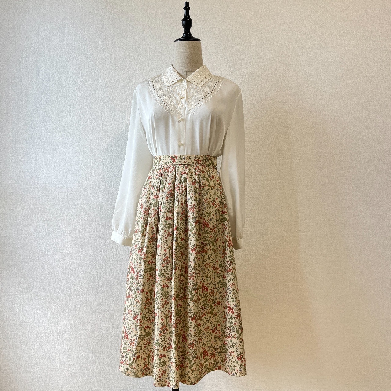 米白色刺繡古著上衣