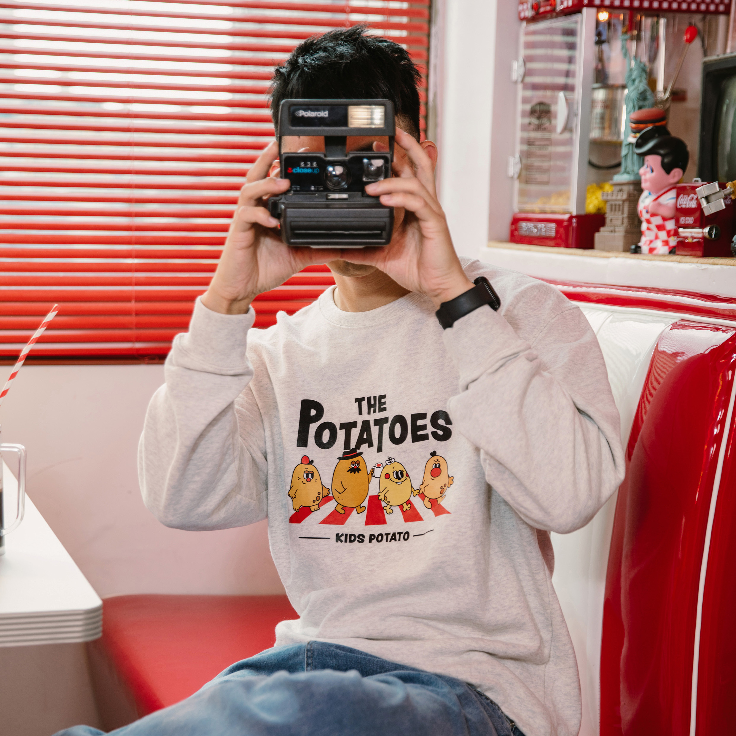 過馬路的披頭薯  大學T