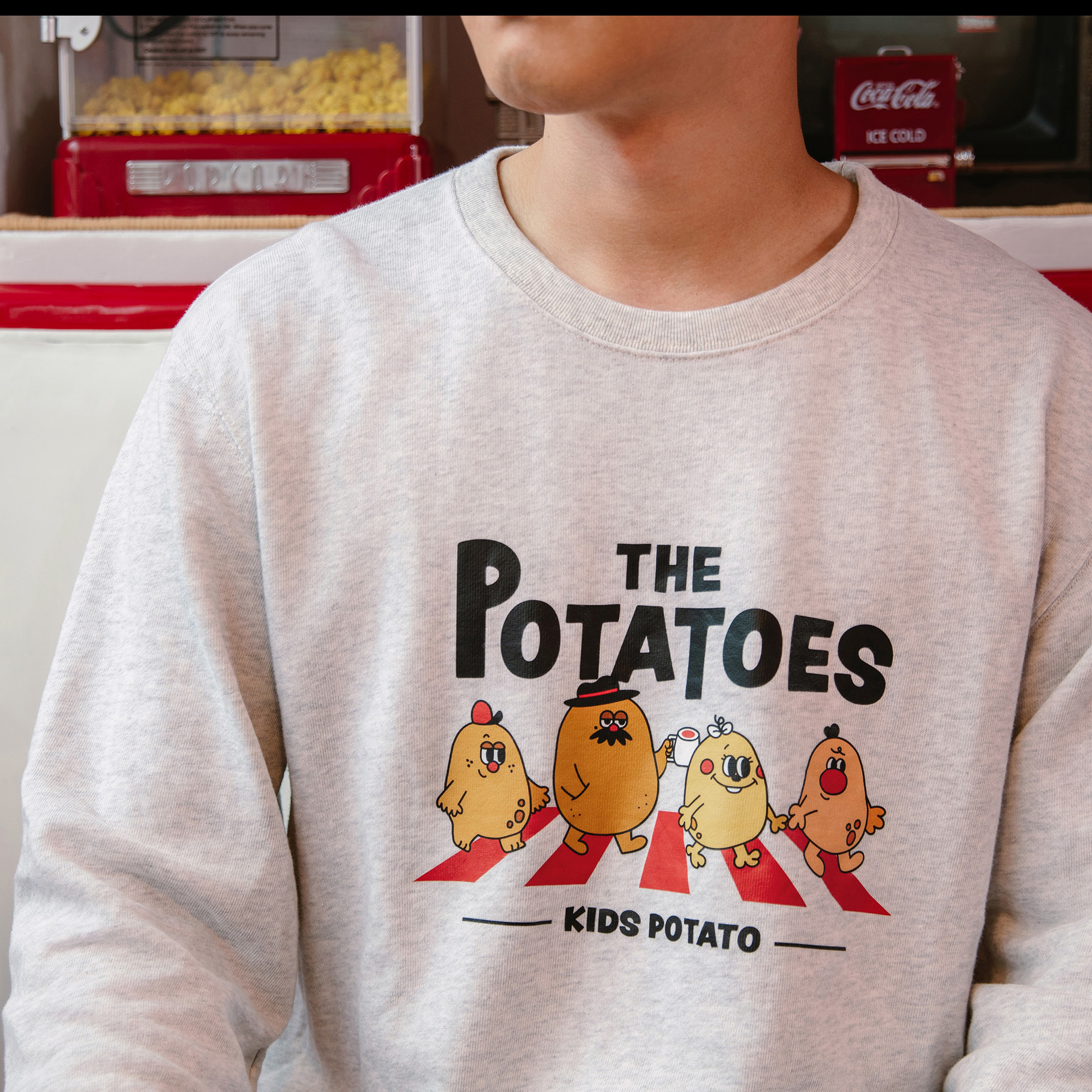 過馬路的披頭薯  大學T