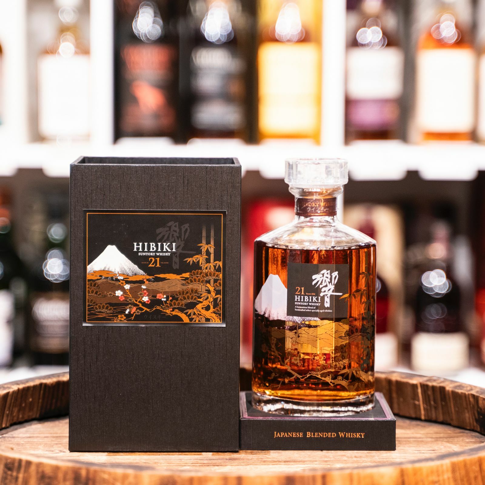 響　21年　花鳥風月　HIBIKI Whisky  ウィスキー Amazon.co.jp: サントリー 響 21年 意匠ボトル 花鳥風月 700ml