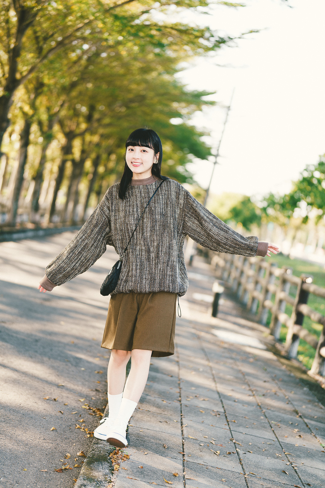 初春絮語！下擺抽繩上衣(兩色-暖棕編織)