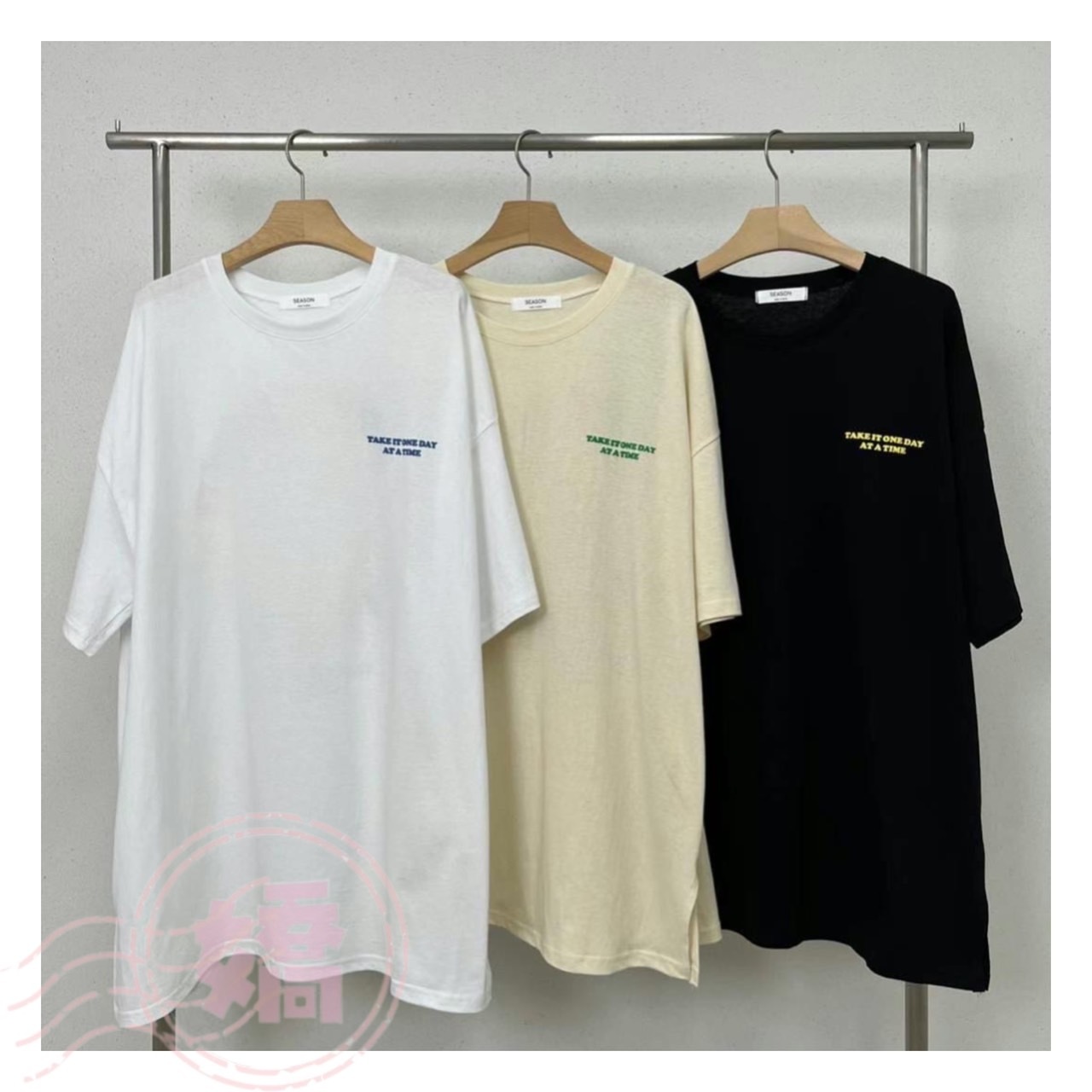 K08005胸口英字背後彩大笑臉踢(白'杏'黑)