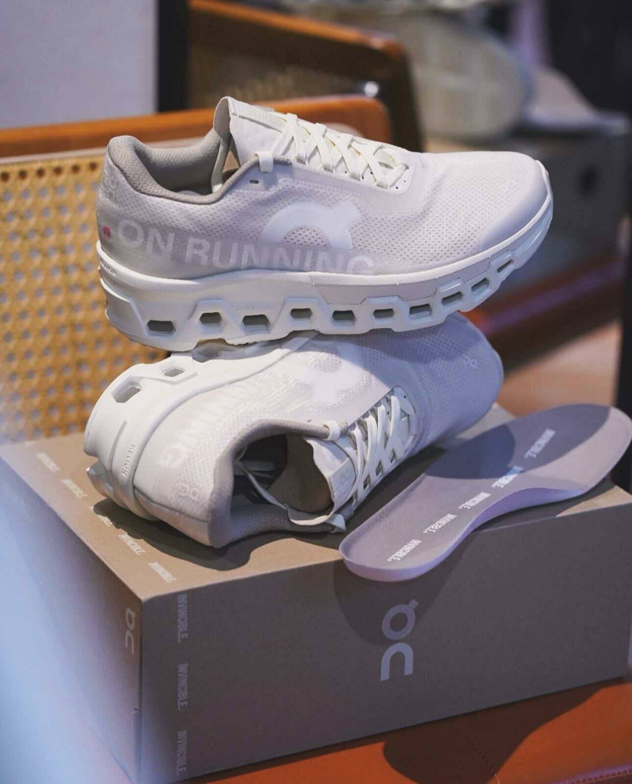 現貨| ON Running x INVINCIBLE Cloudmonster 2 Ivory/White