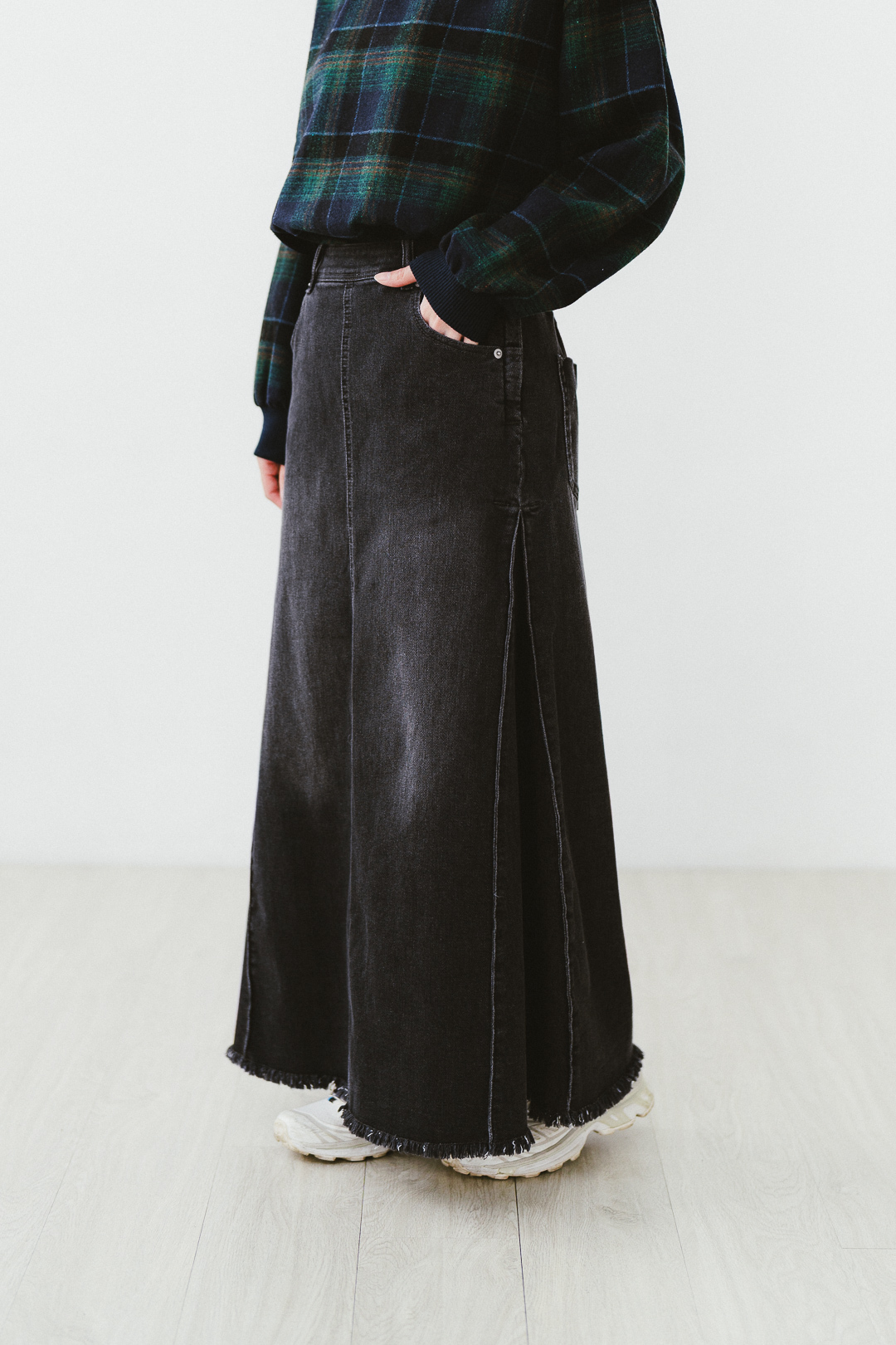 微風拂水波！側壓褶流蘇牛仔裙(三色-水洗灰黑)