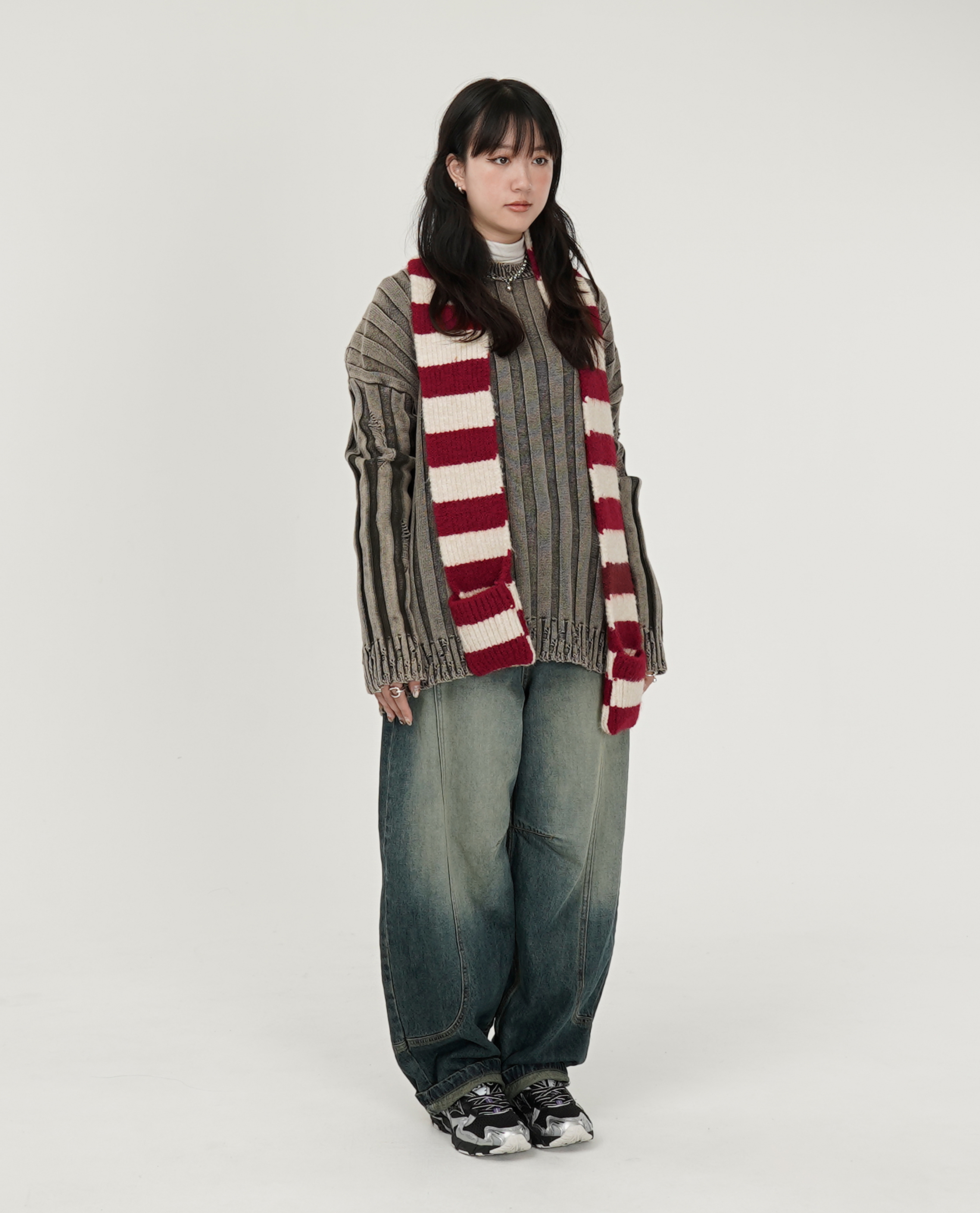 刷白大弧形膝車線牛仔