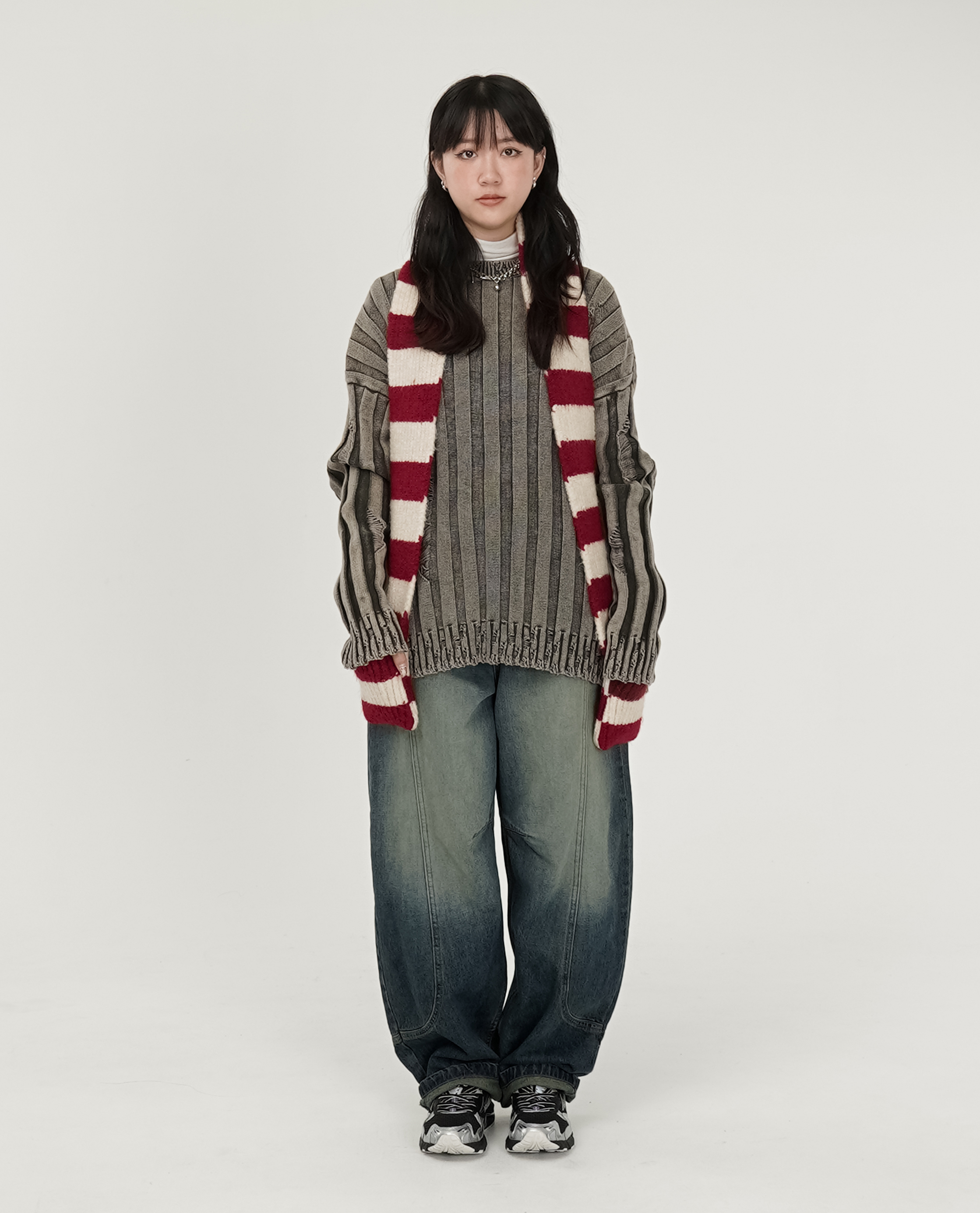 刷白大弧形膝車線牛仔