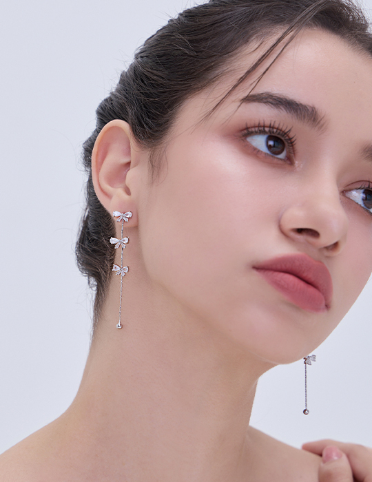 蝴蝶結流蘇。夾式耳環