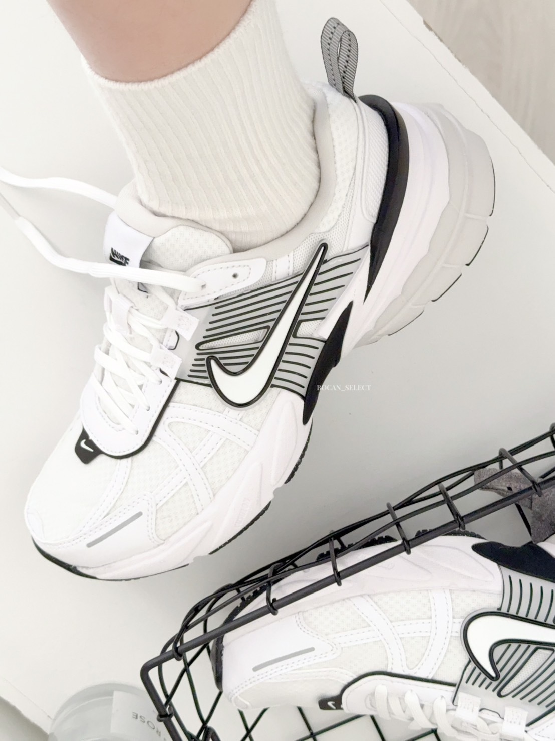 NIKE V2K RUN 復古黑白熊貓HF5342-100