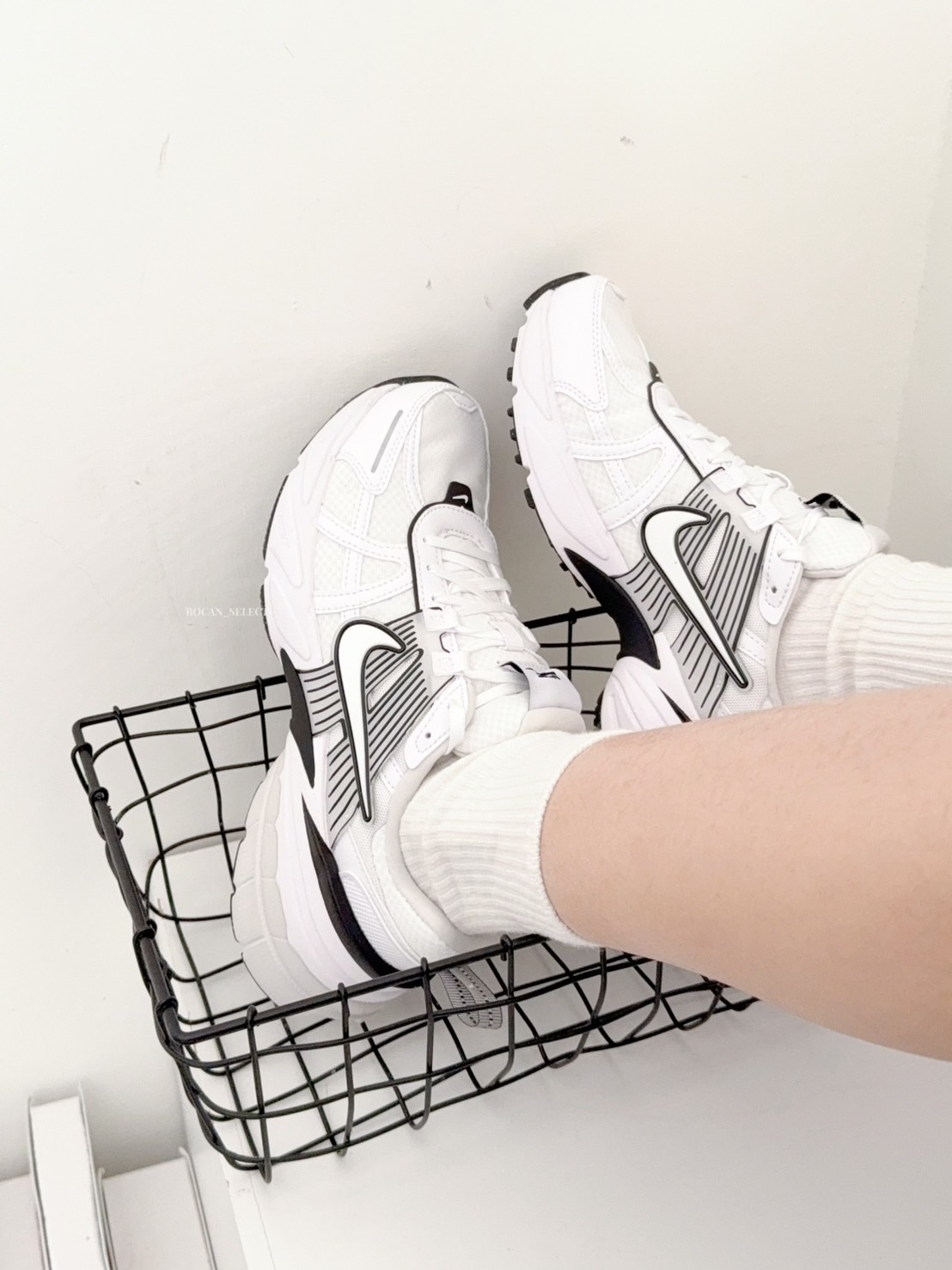 <314推薦💘> NIKE V2K RUN 復古 黑白熊貓 HF5342-100