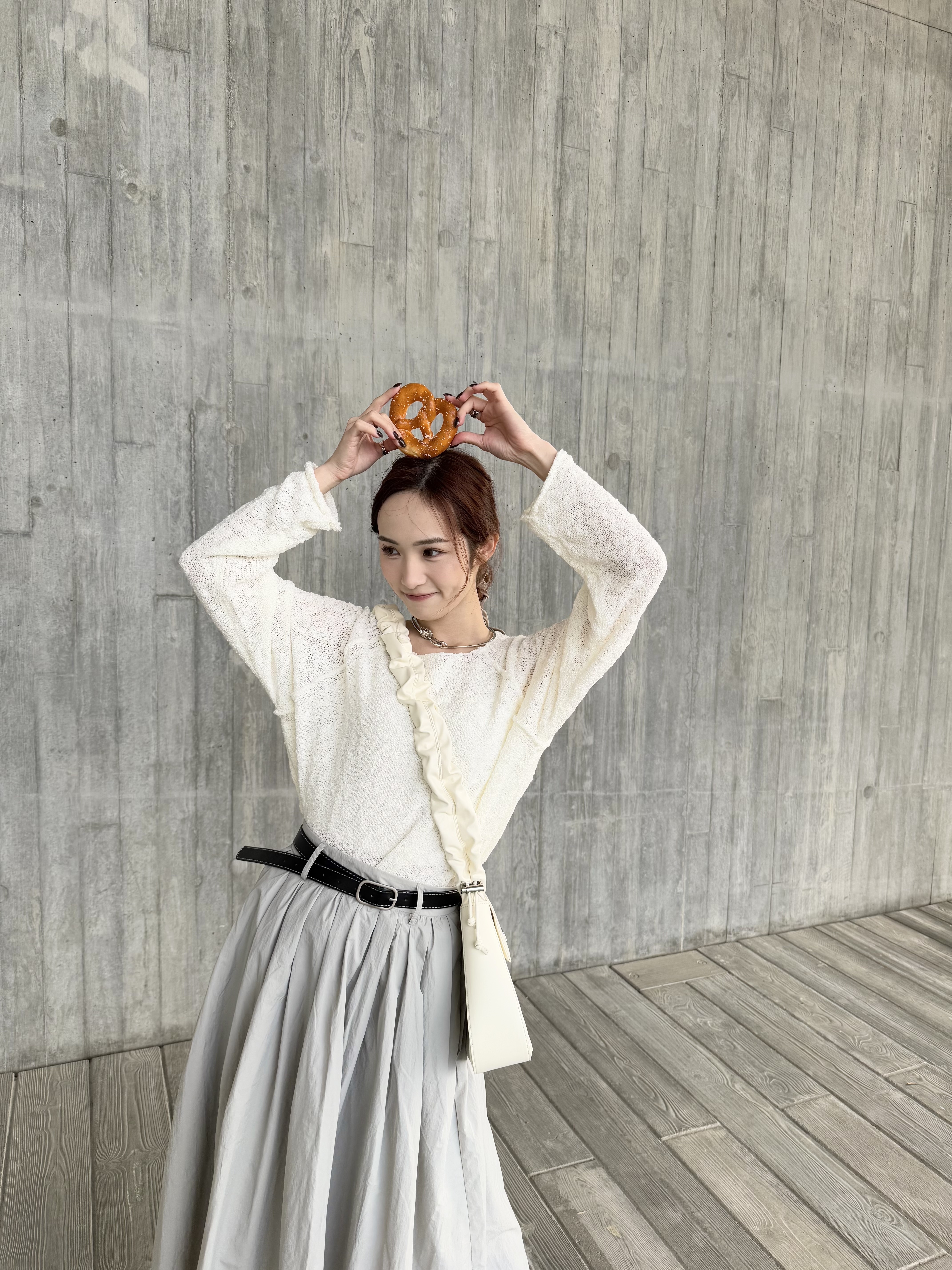 雪花點點斜骨卷邊TOP