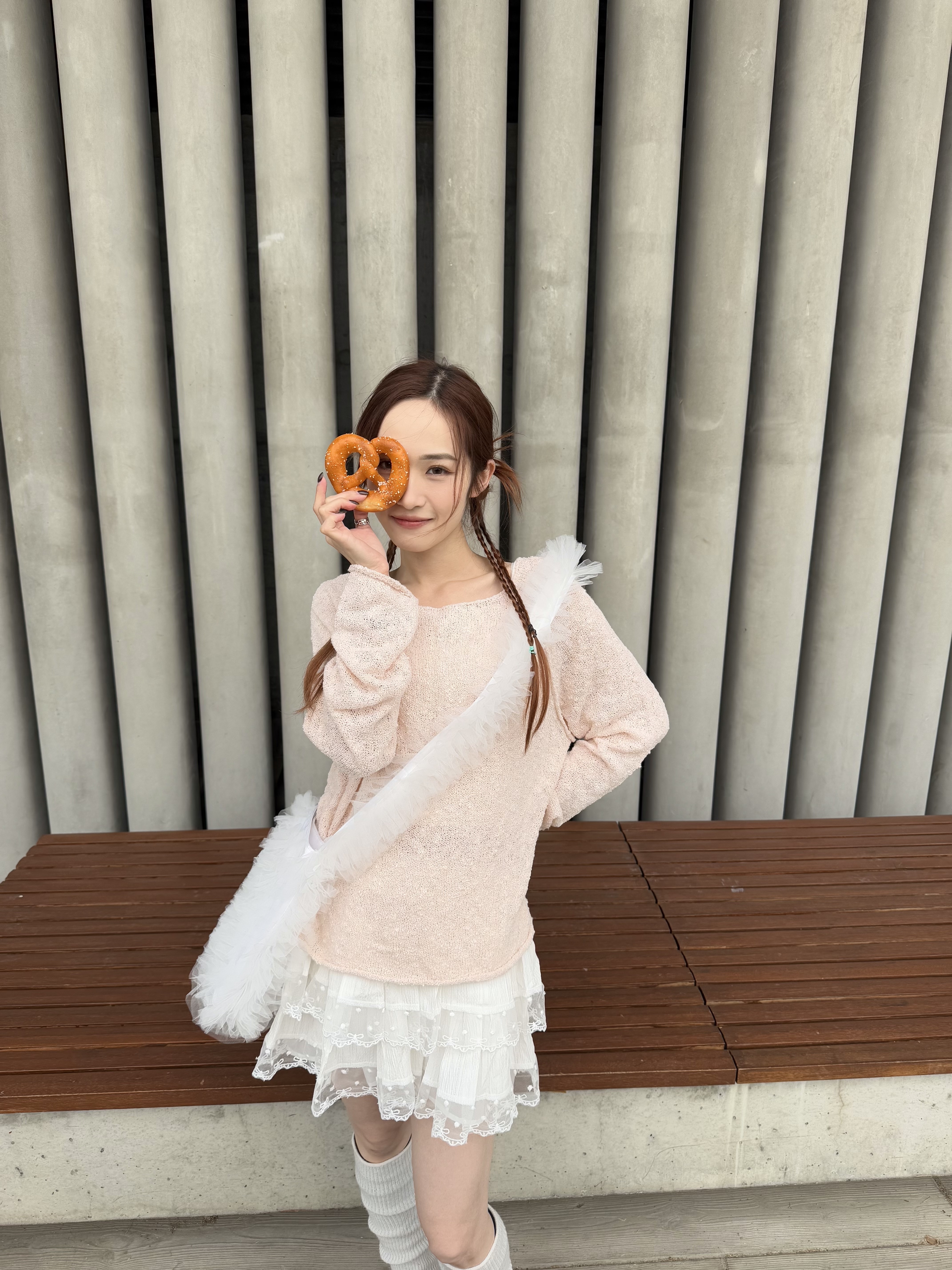 雪花點點斜骨卷邊TOP