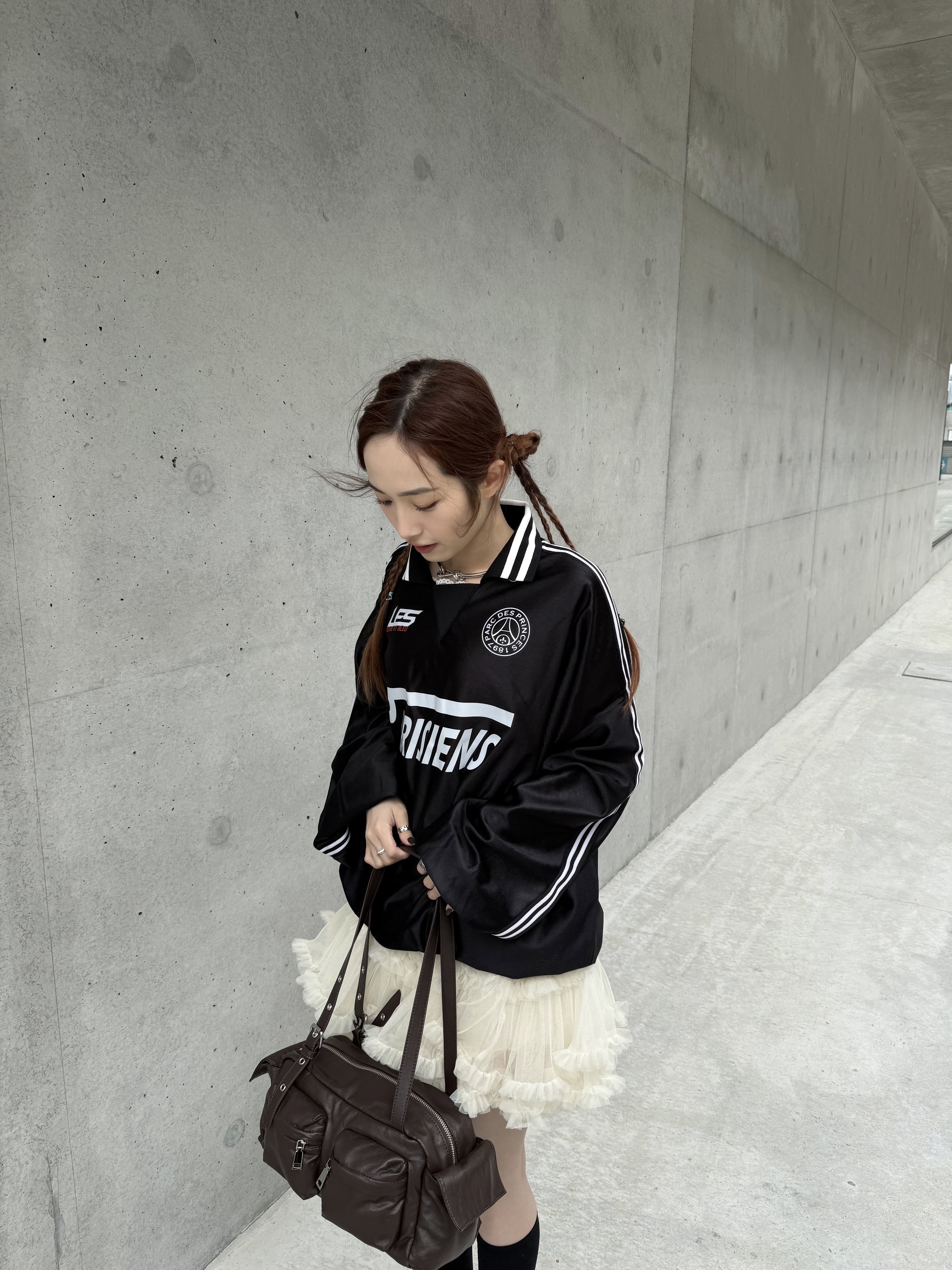 街頭風亮面直間反領Top