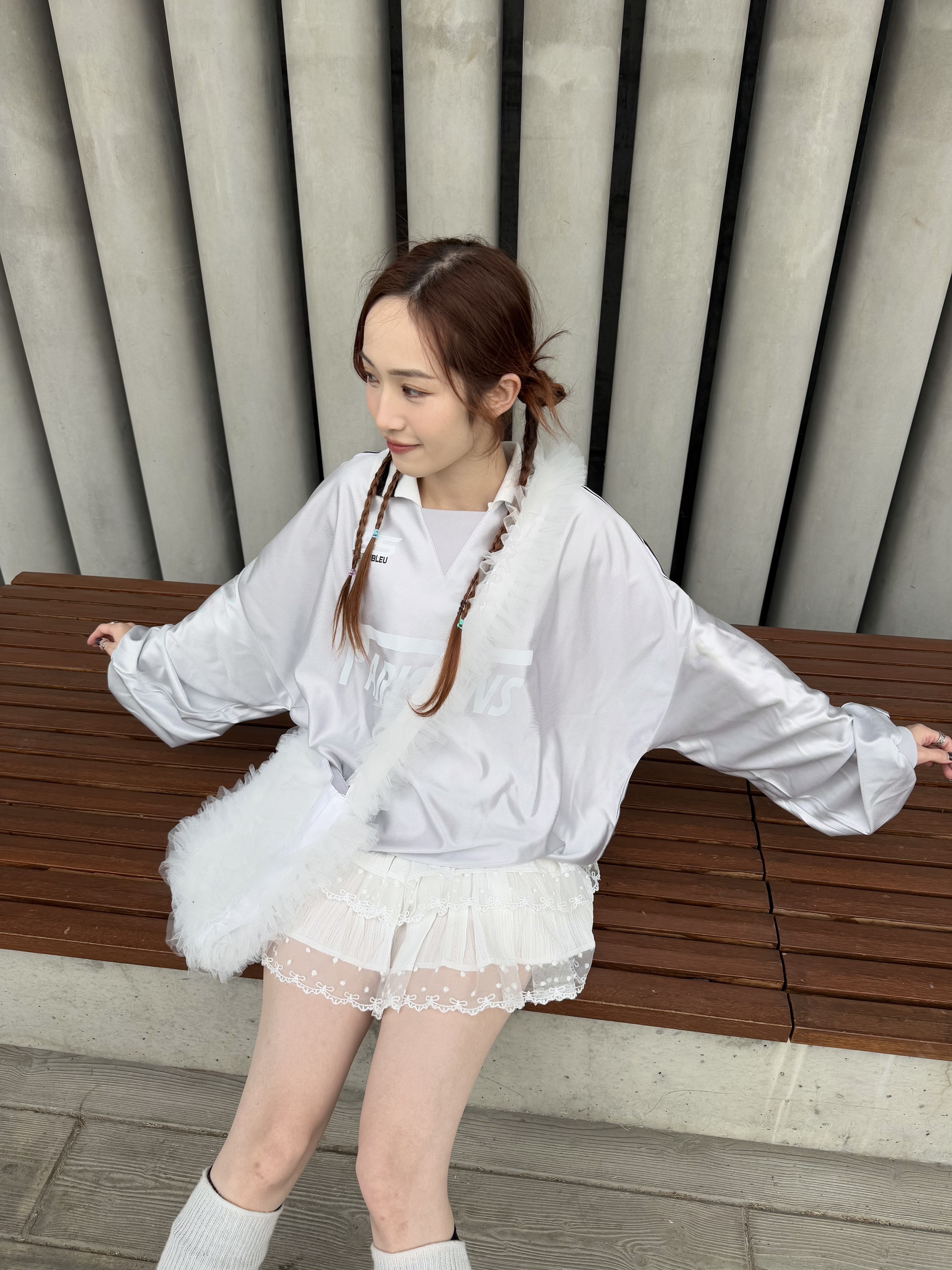 街頭風亮面直間反領Top