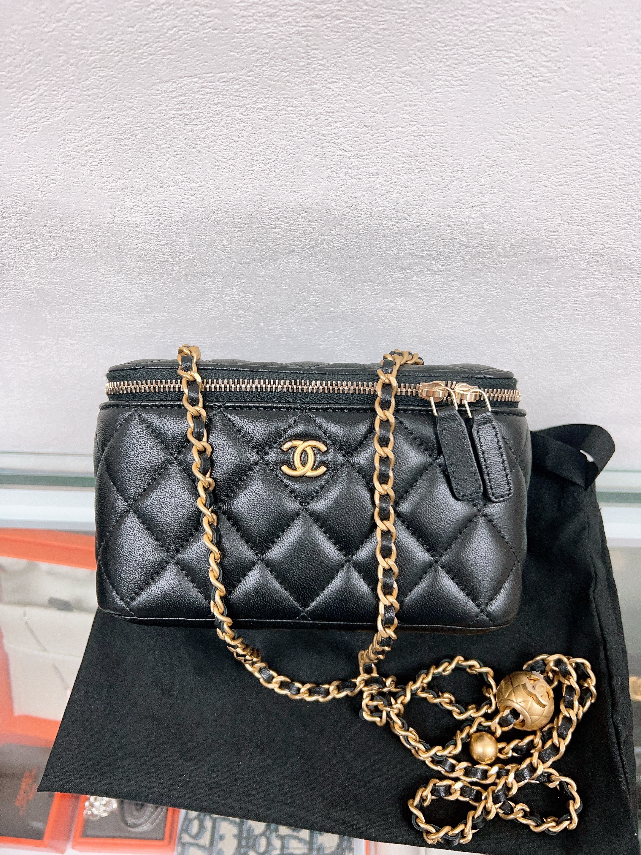 Chanel vanity pearl crush black 黑色金球