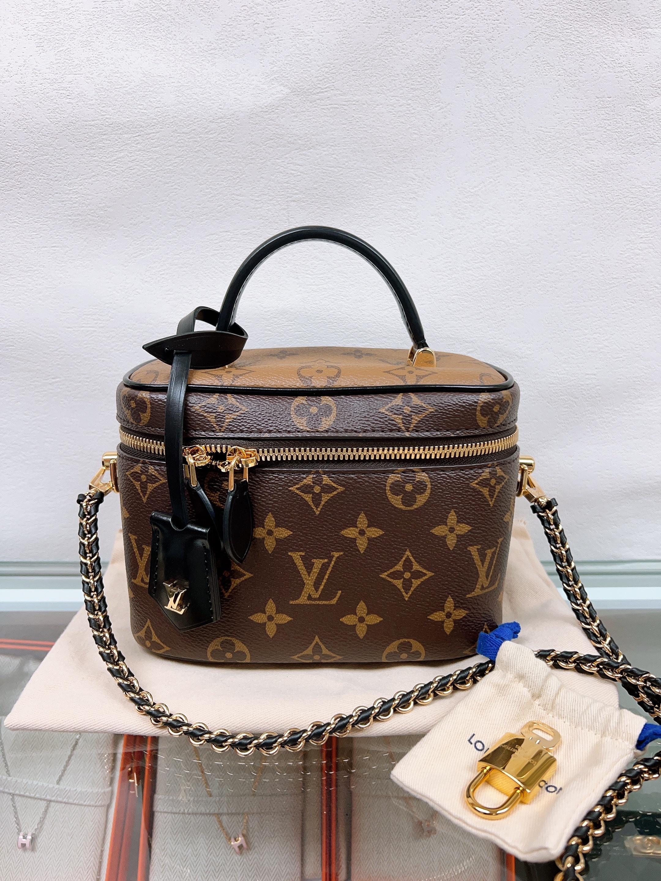 Lv vanity pm (brown monogram)