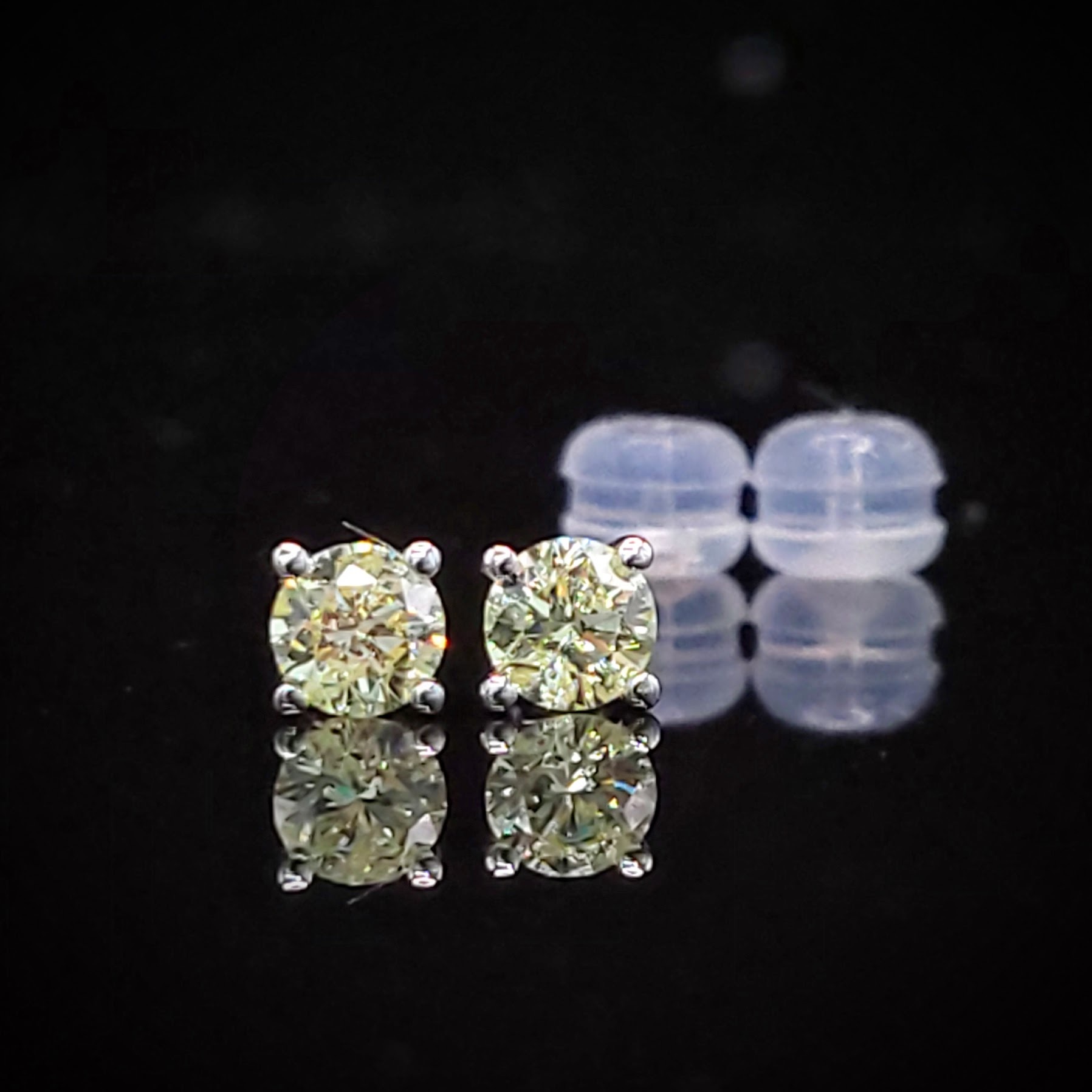 全新18K白金【主石52份淺黃鑽】耳環