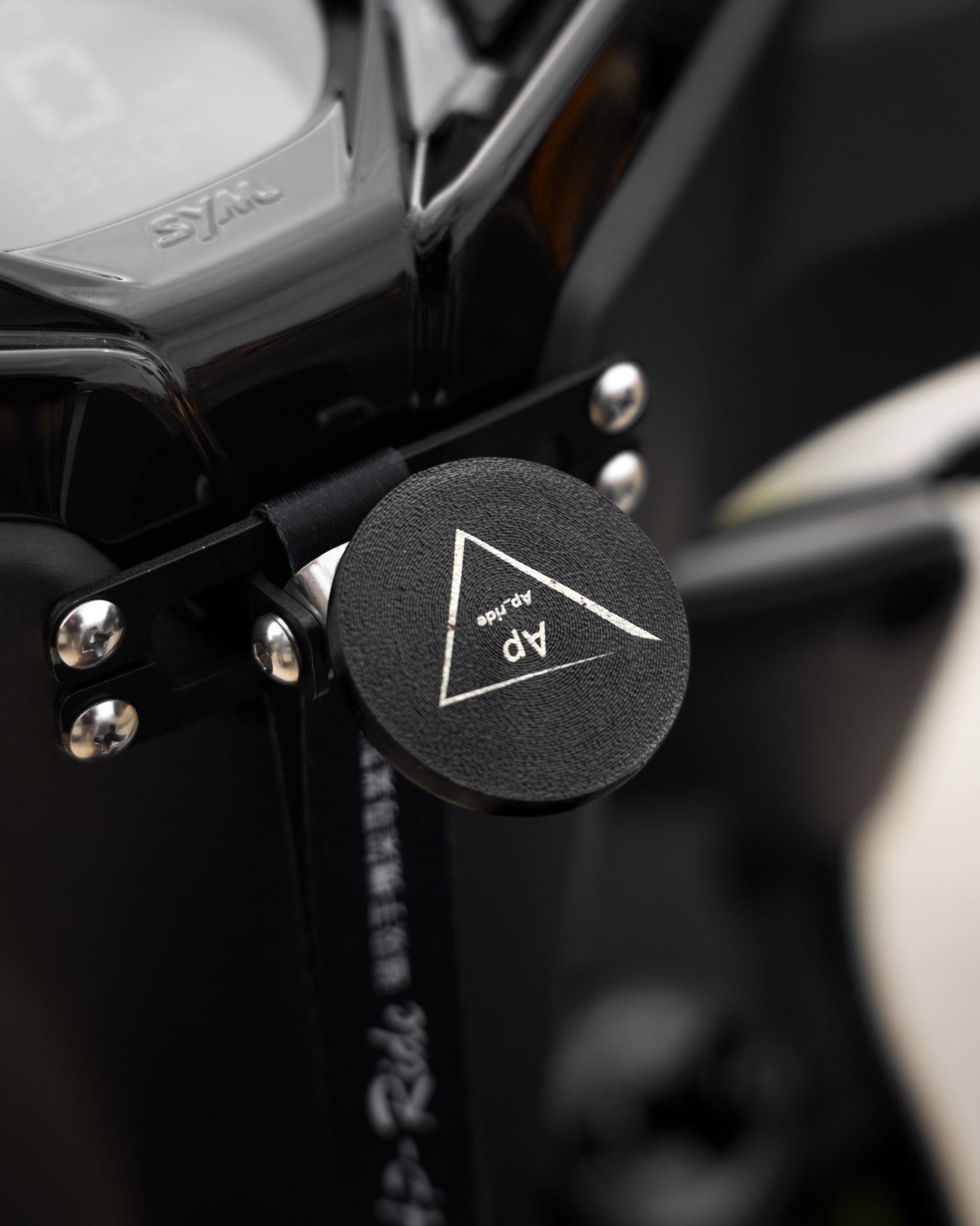 【AP磁吸式手機架】各車系通用款