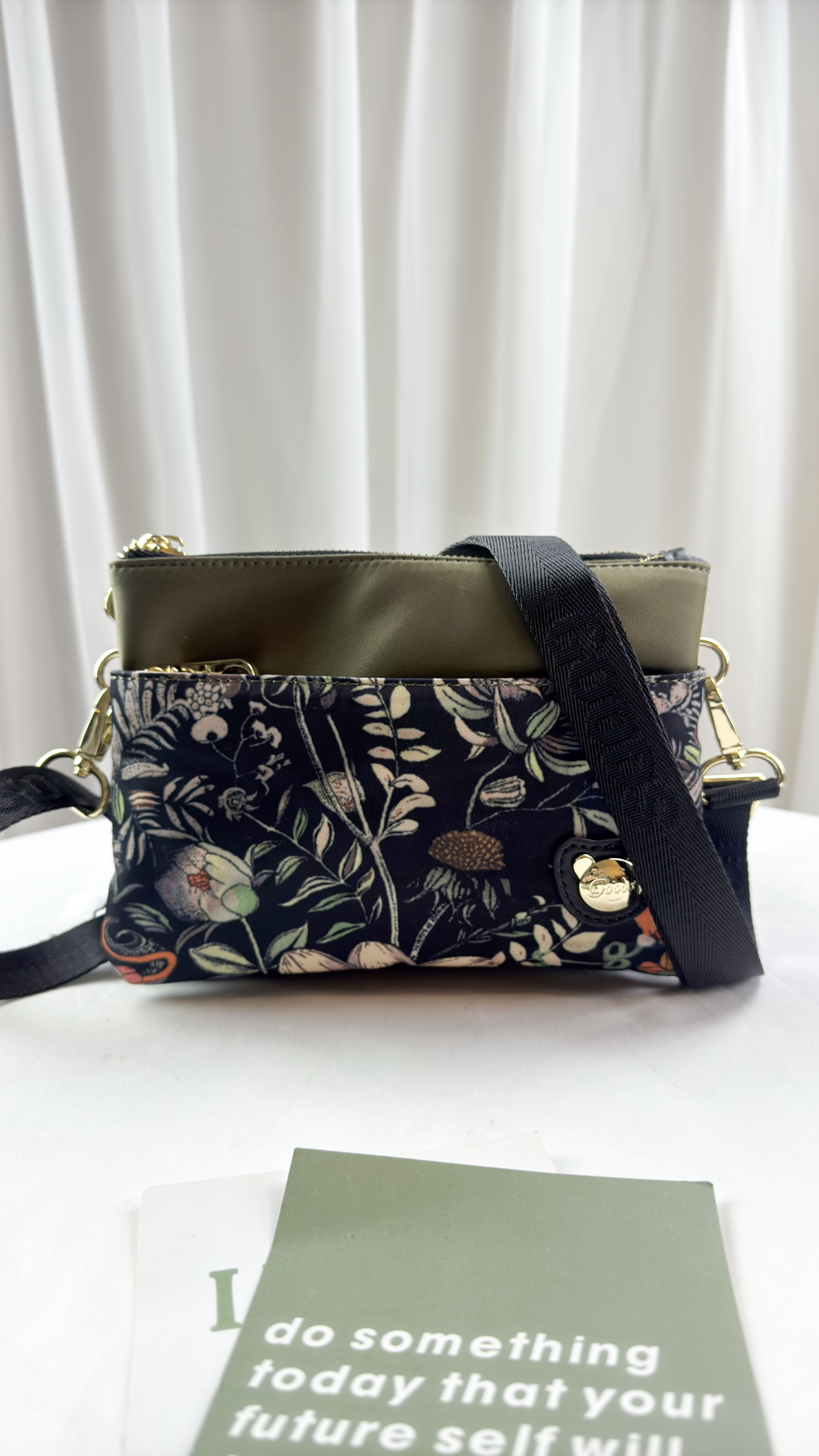 GOODS 綠花防潑水側背包  #2835