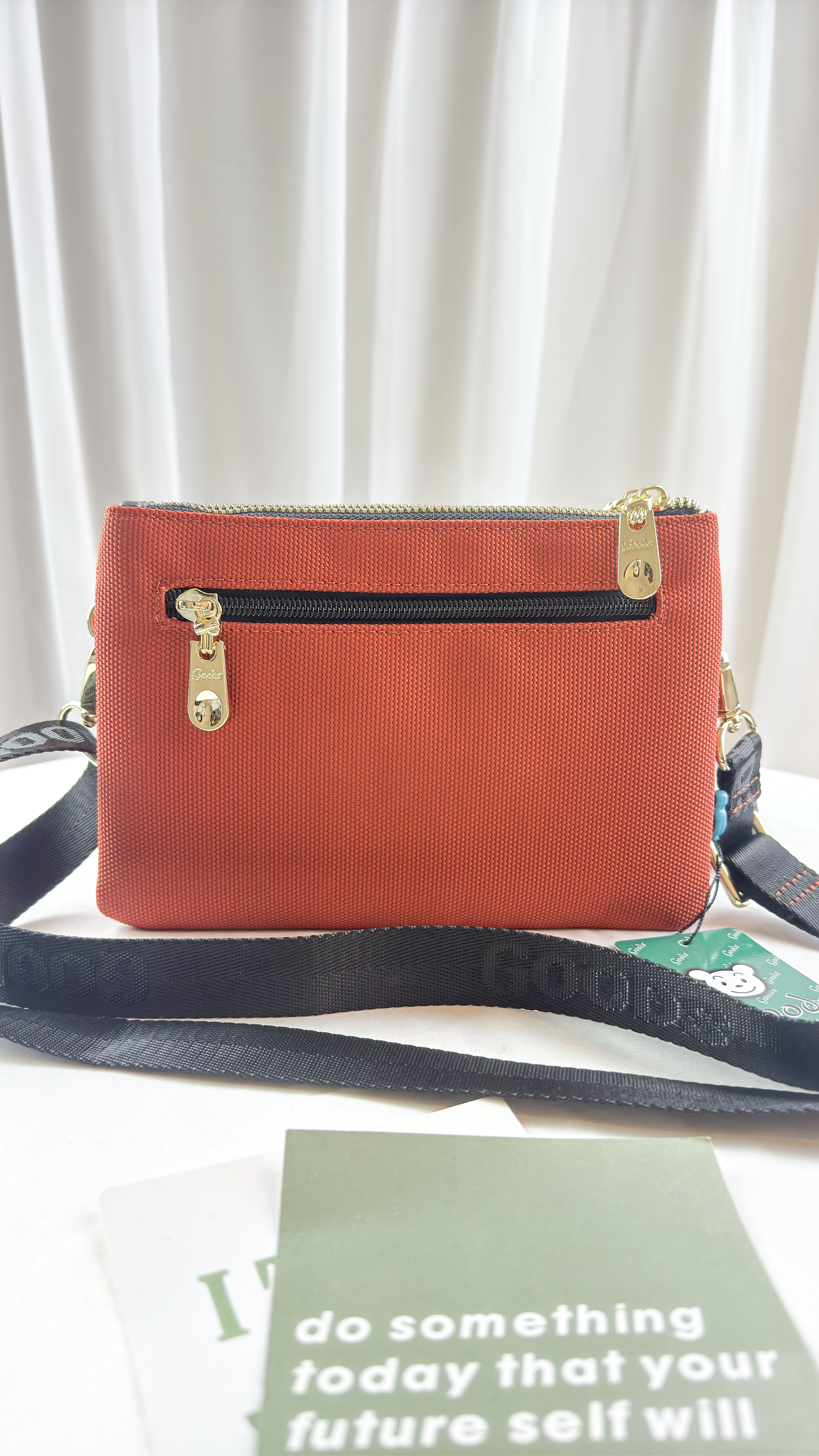 GOODS 橘花朵拼色防潑水側背包  #2835