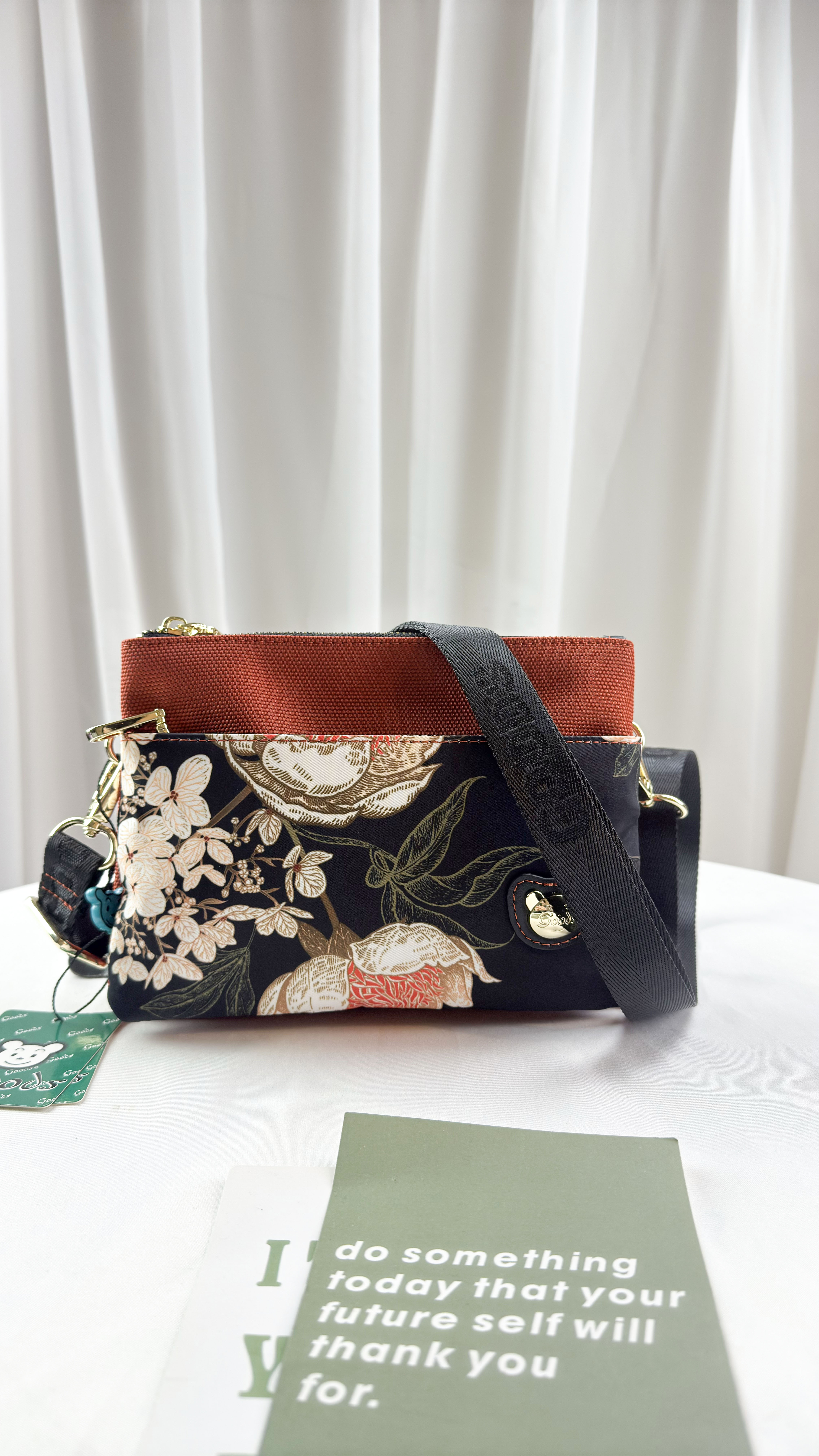 GOODS 橘花朵拼色防潑水側背包  #2835