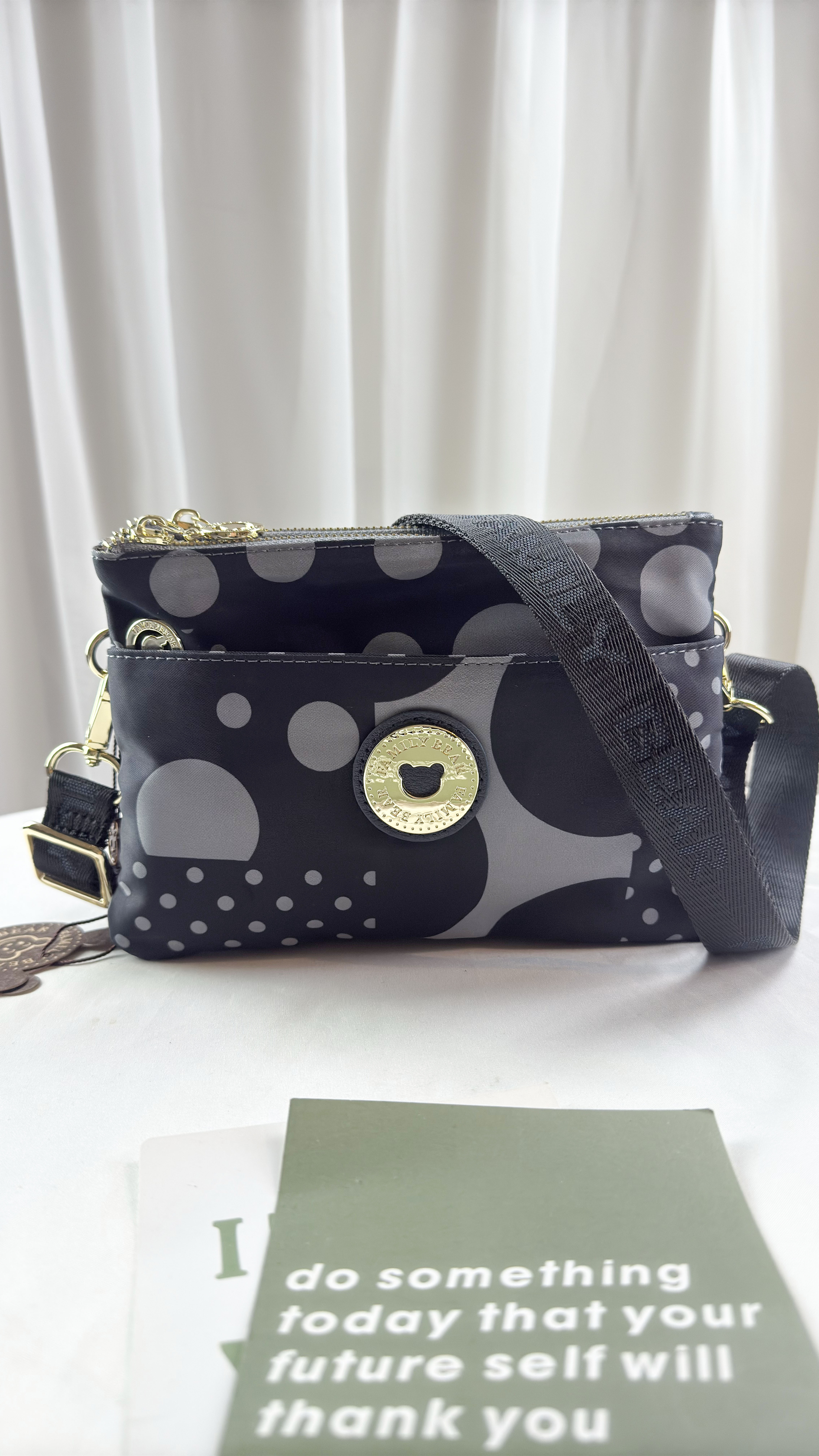 FamilyBear 灰點點防潑水側背包  #2835