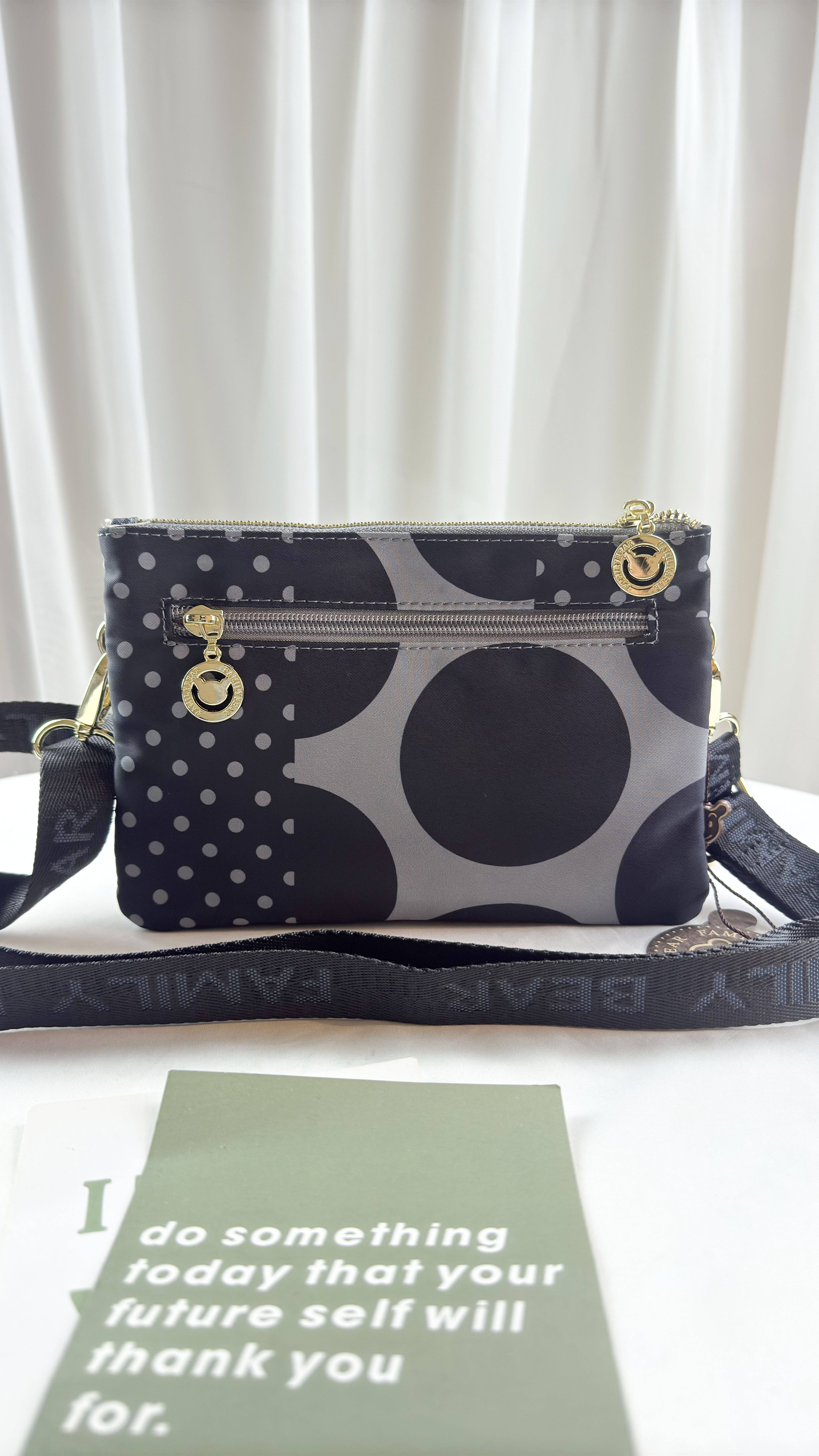 FamilyBear 灰點點防潑水側背包  #2835