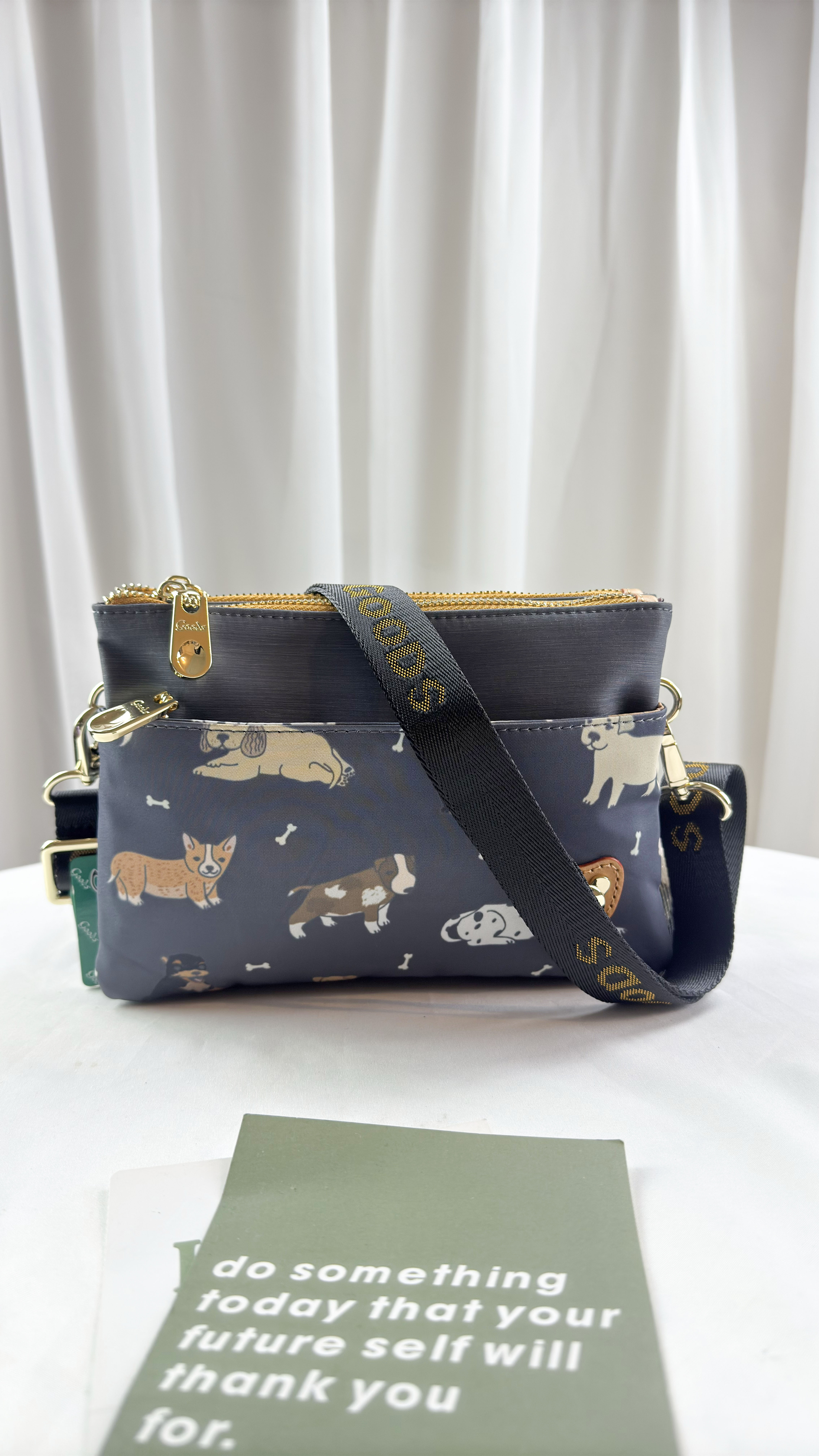 GOODS 灰狗狗拼色防潑水側背包  #2835