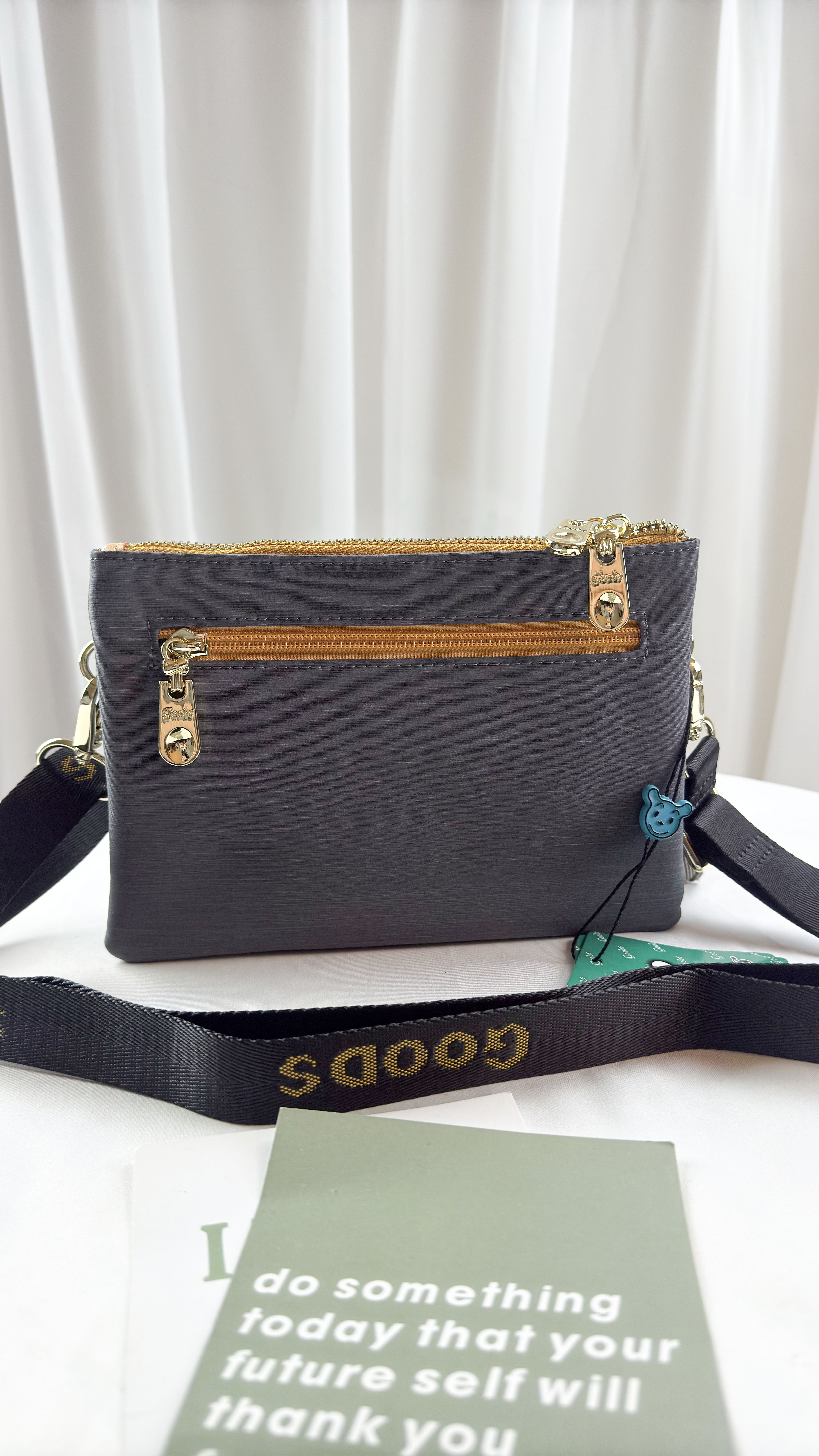 GOODS 灰狗狗拼色防潑水側背包  #2835