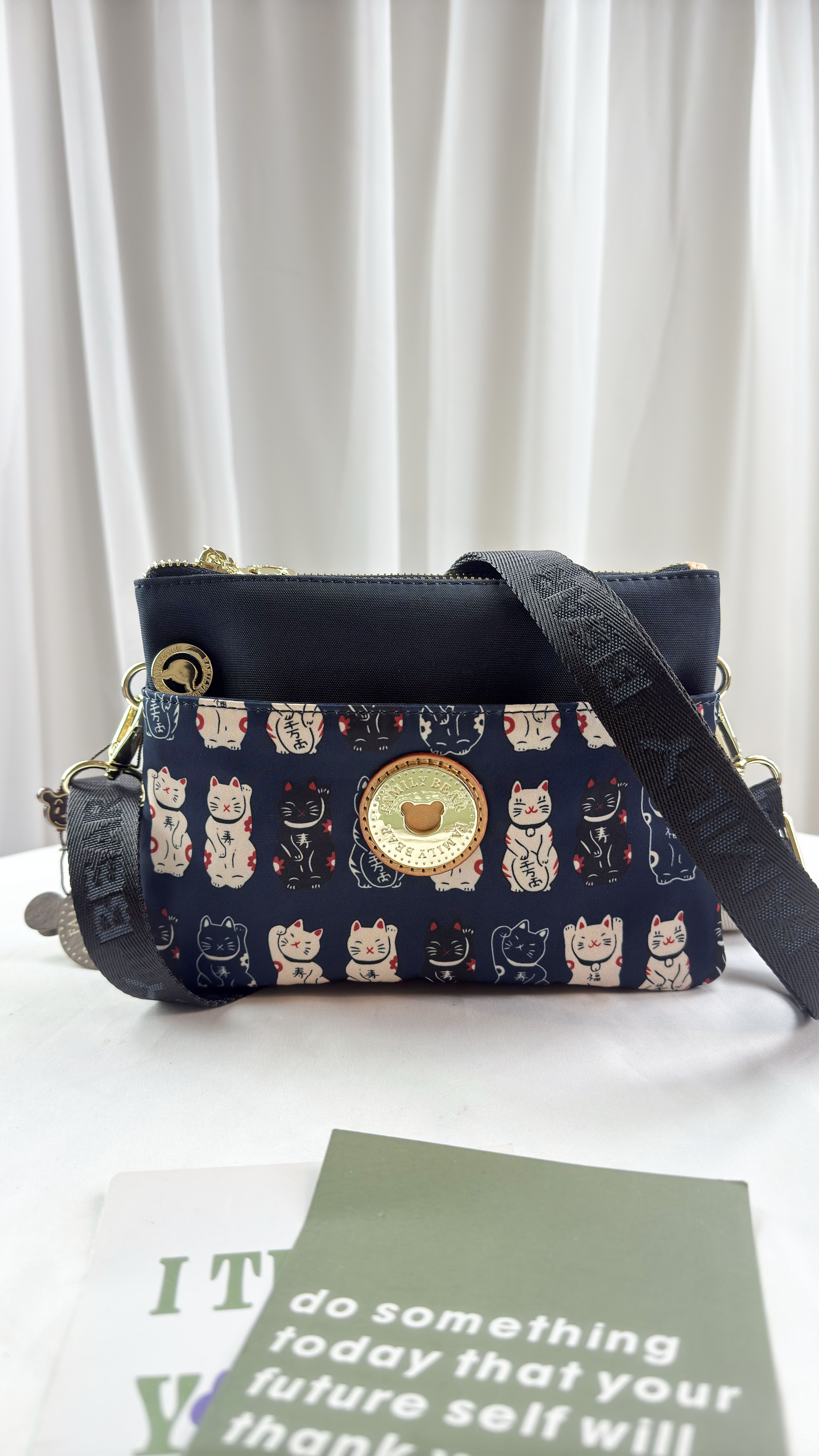 FamilyBear 招財貓拼色防潑水側背包  #2835