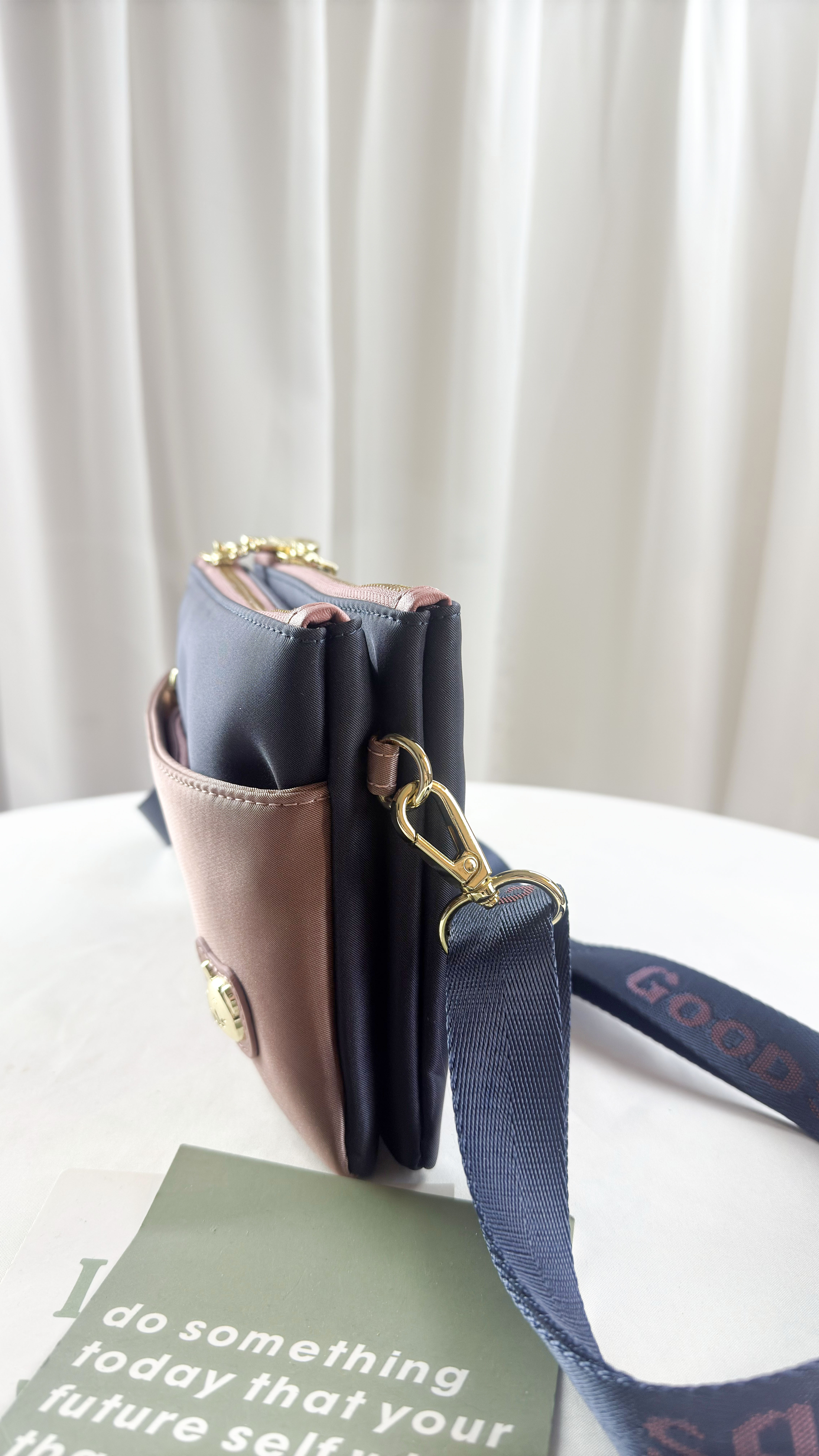 GOODS 藍粉防潑水側背包  #2835