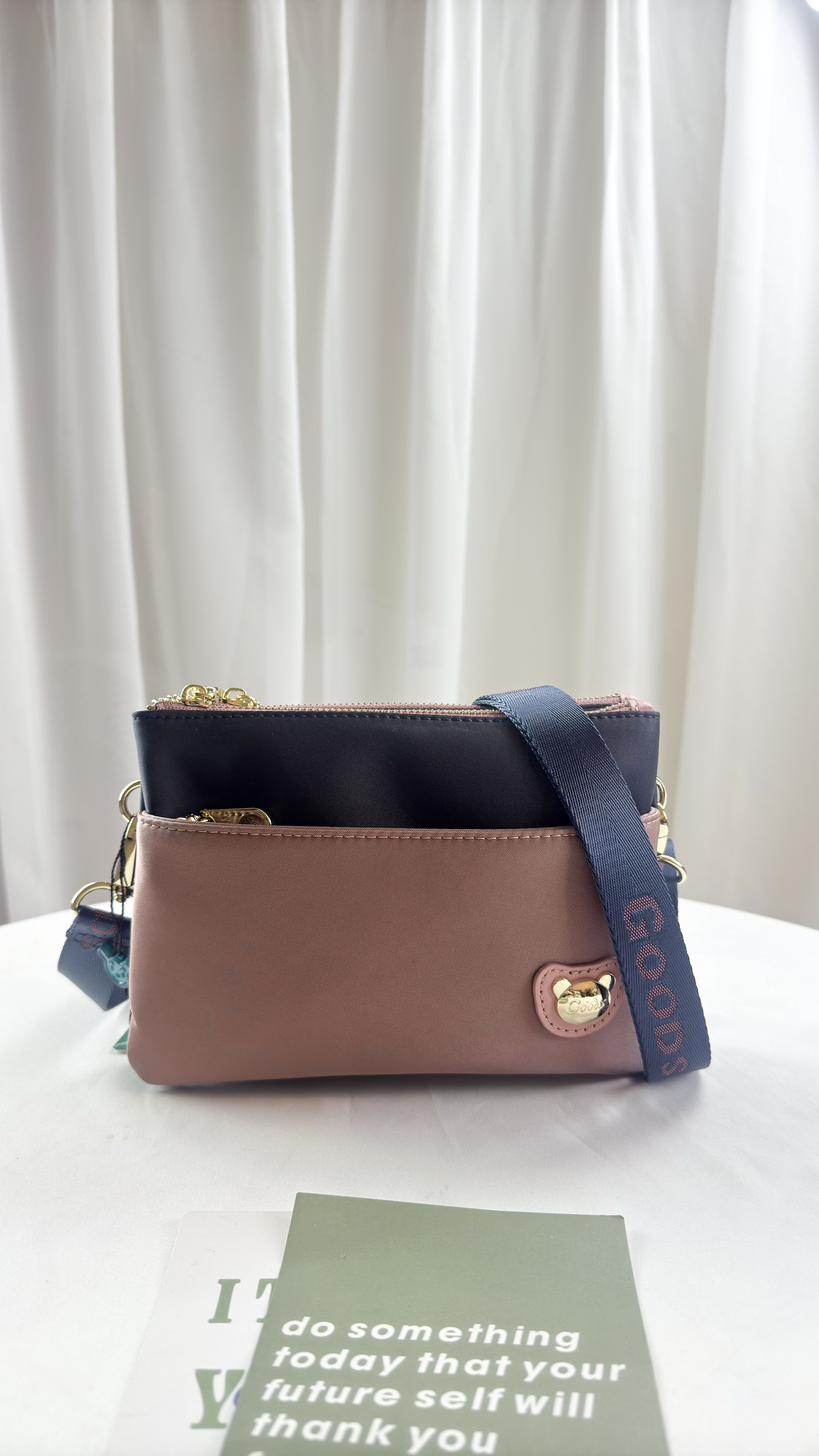 GOODS 藍粉防潑水側背包  #2835