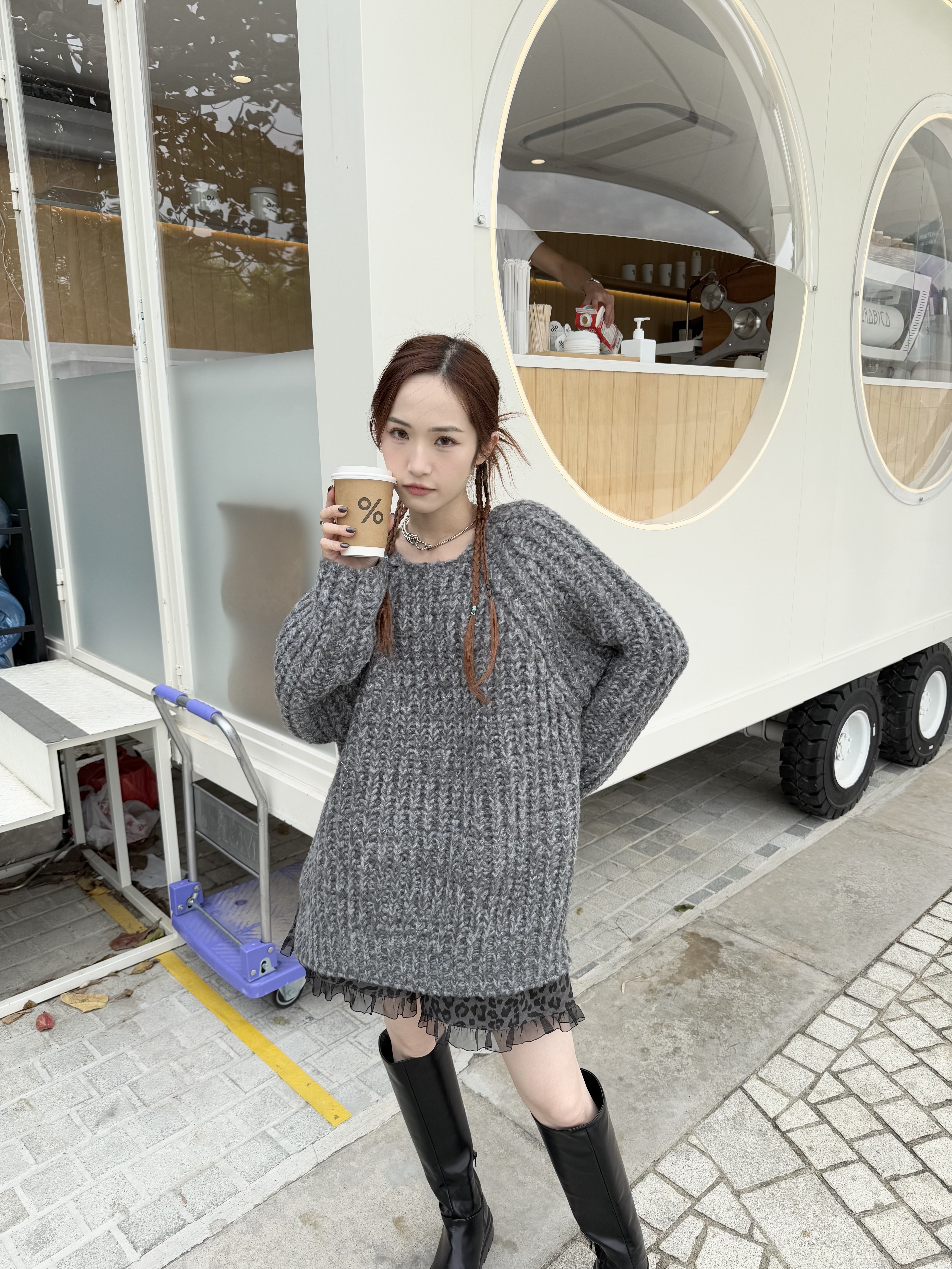 [ 現貨 ]後橫帶寬鬆毛衣