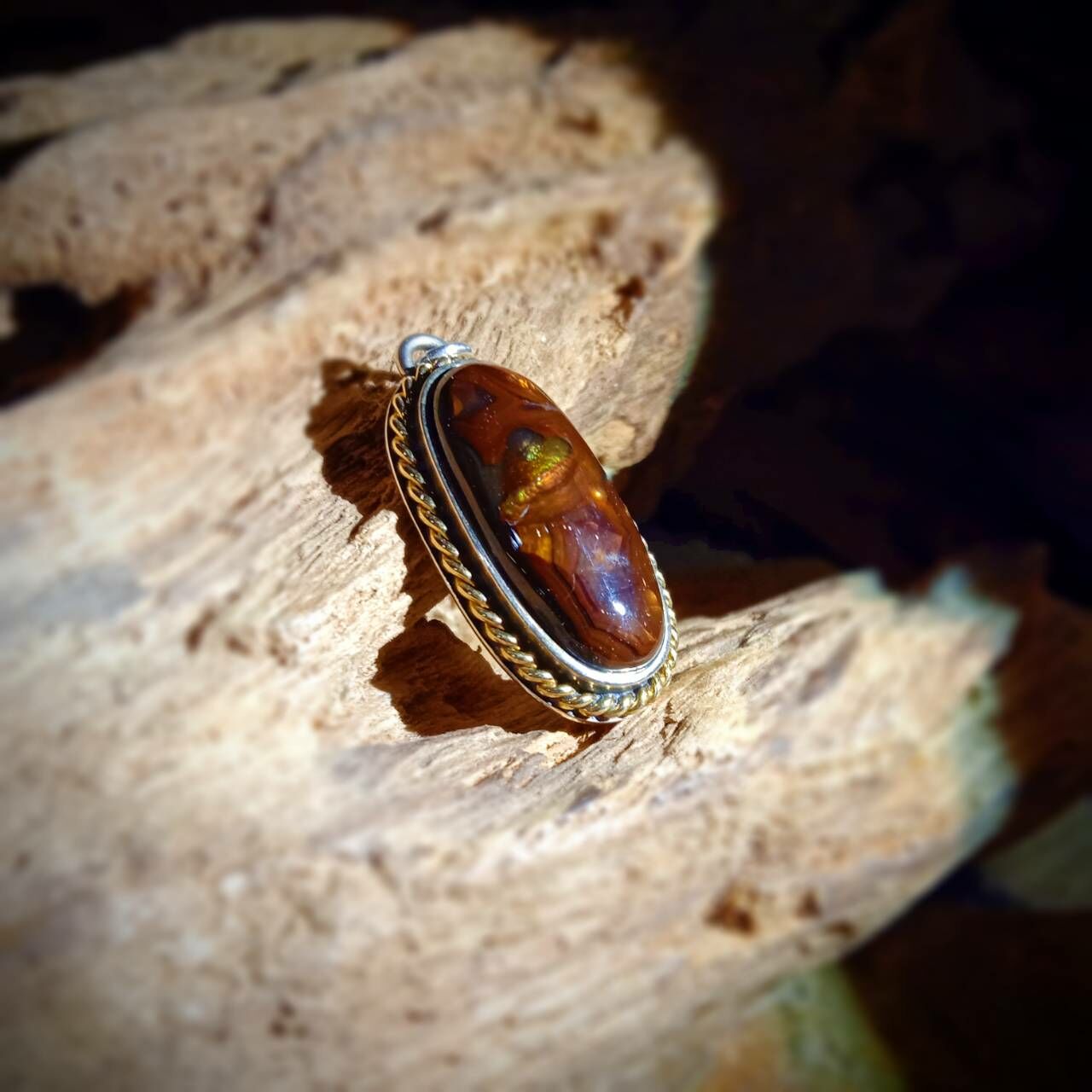 *Black Venom Jewelry- Freedom & Prayer 18k金繩火瑪瑙吊墜