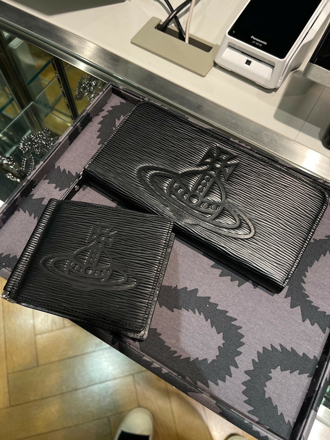 折扣 Vivienne Westwood 缺貨款 土星大Logo皮革長夾/短夾