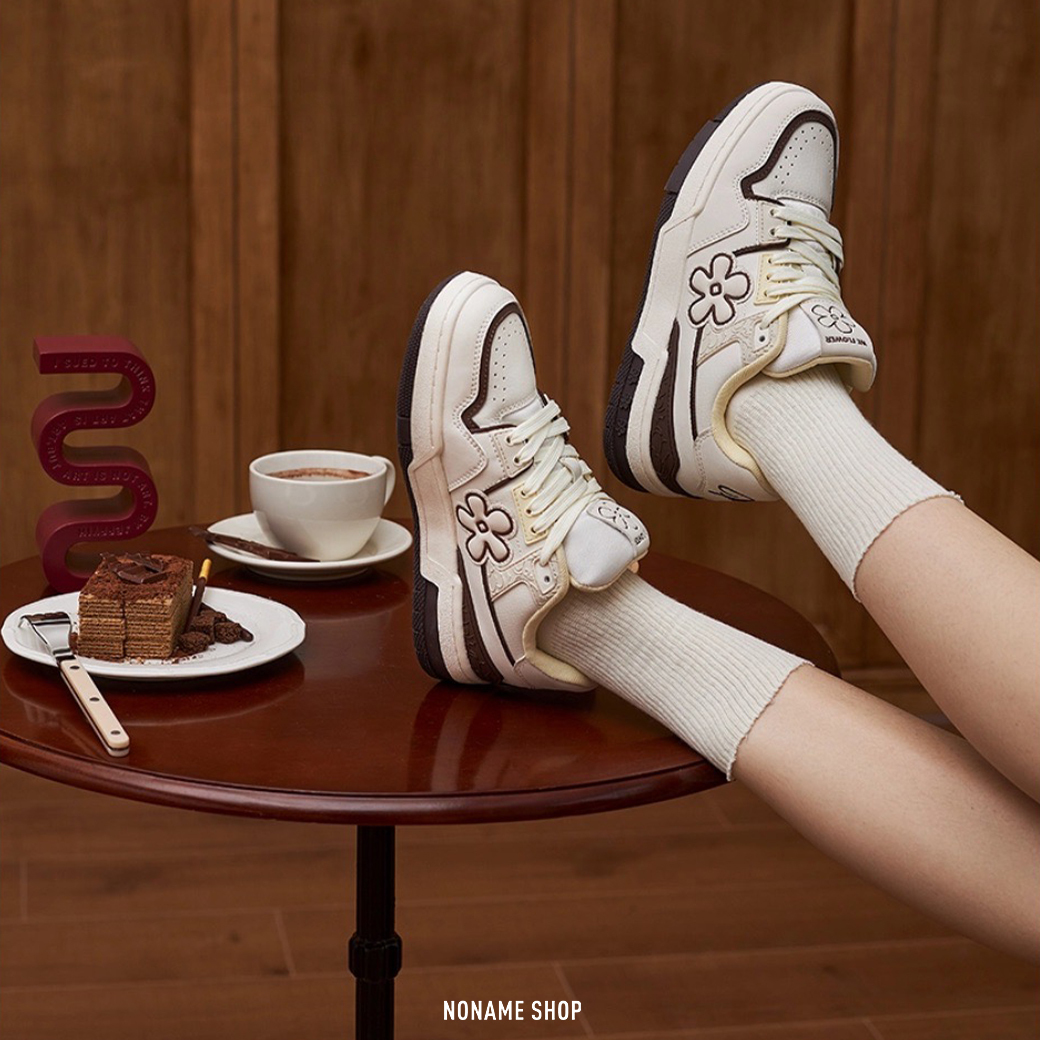 WE FLOWER 小花鞋  X 藝術家聯名系列 厚底 增高 德訓鞋 小花鞋 可可棕 (男/女款)