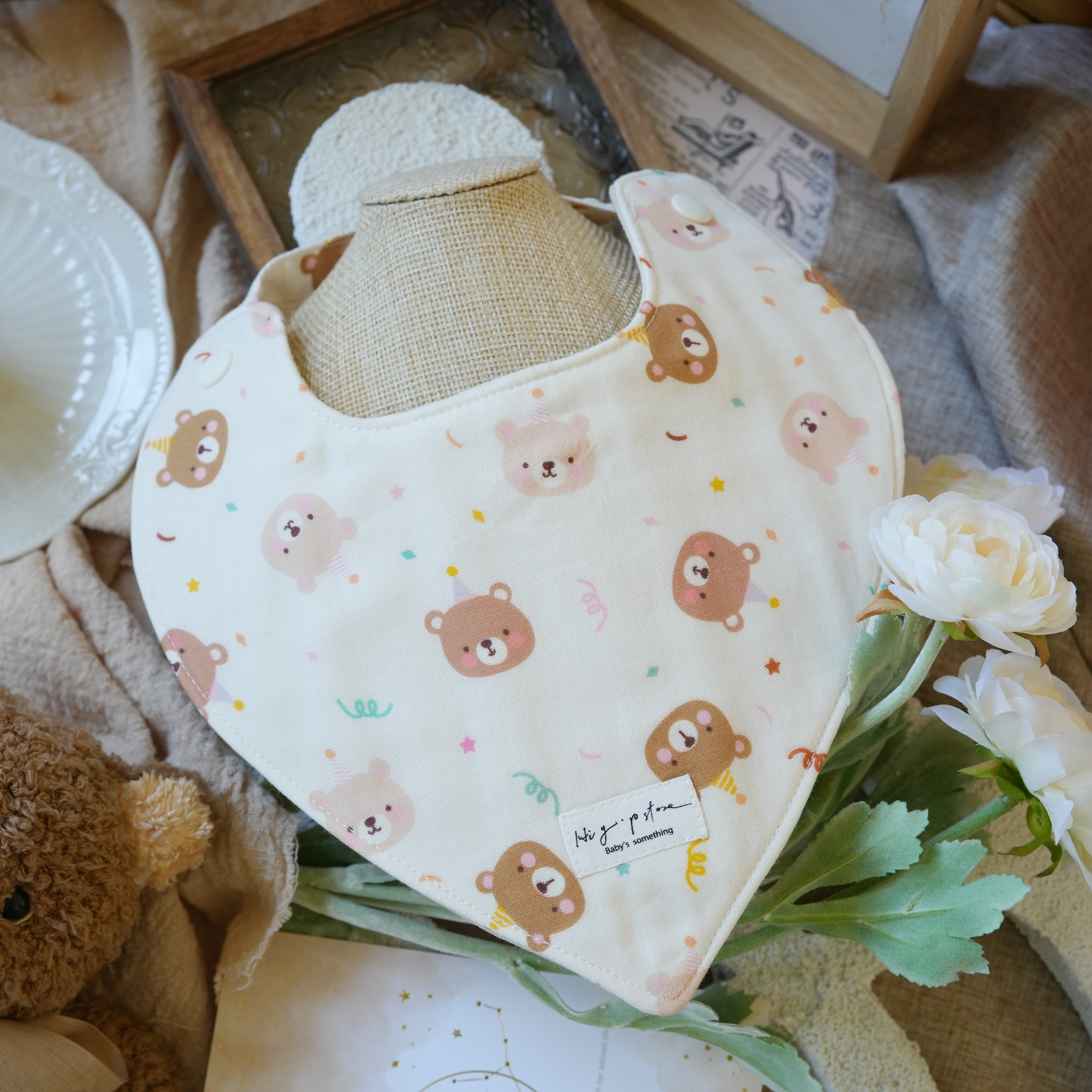 Hi Y.P store-手作圍兜-雙面三角兜-派對小熊